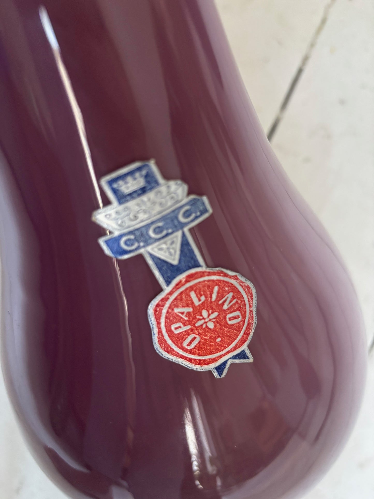Bouteille en opaline mauve d'Empoli