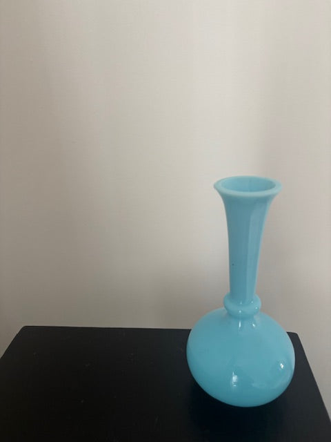 Vase bleu ciel en opaline de Boom