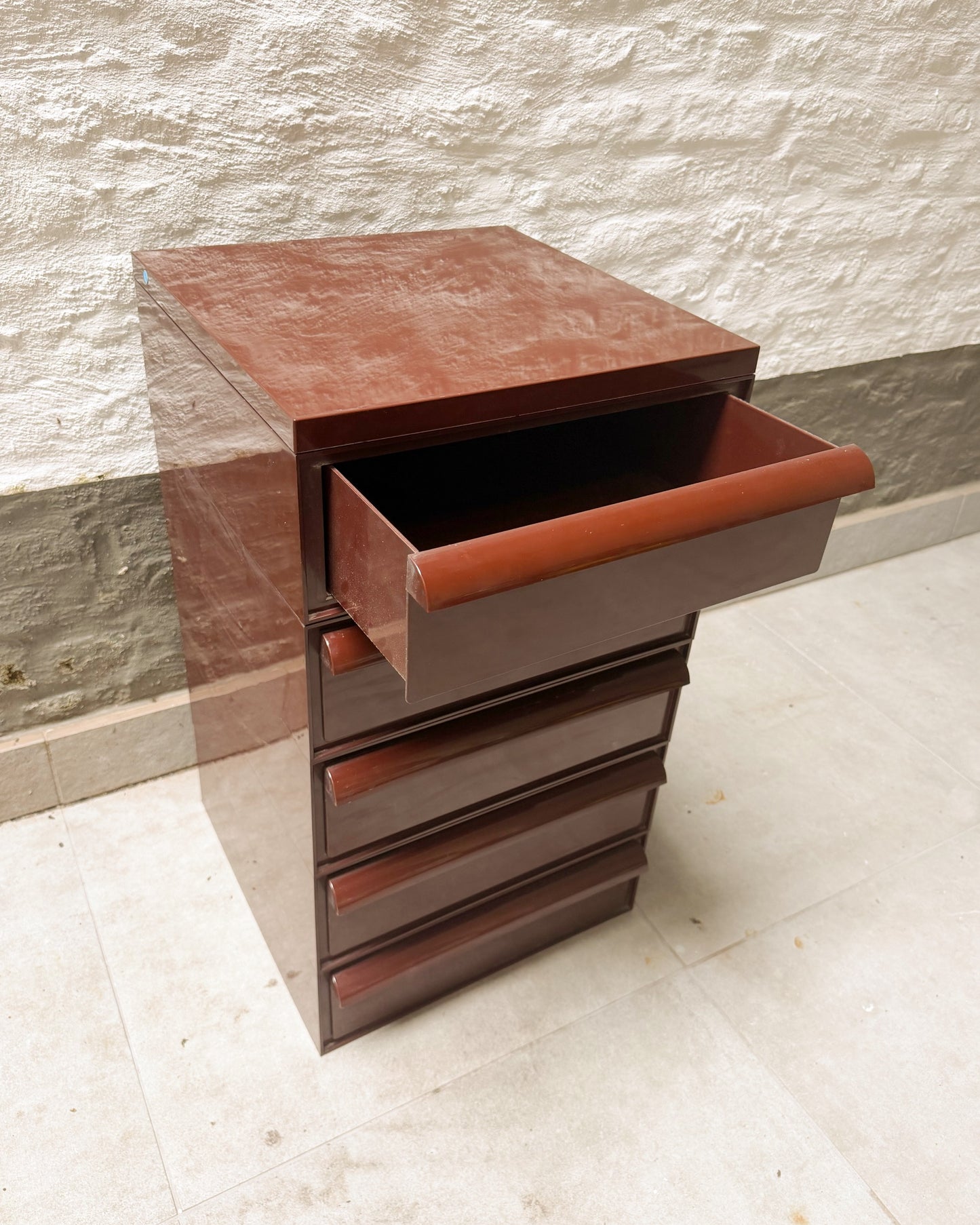 Commode 5 tiroirs brunes Simon Fussell Kartell
