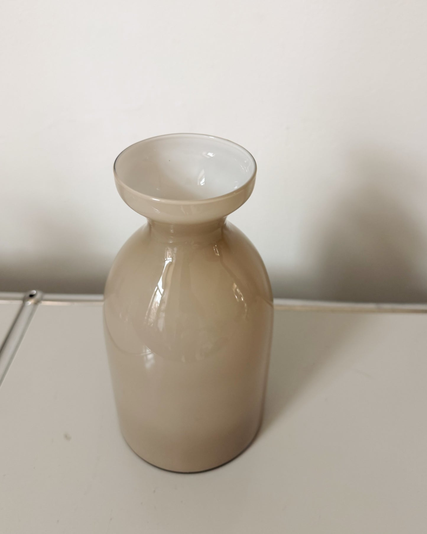 Vase en opaline de Florence dégradé de brun