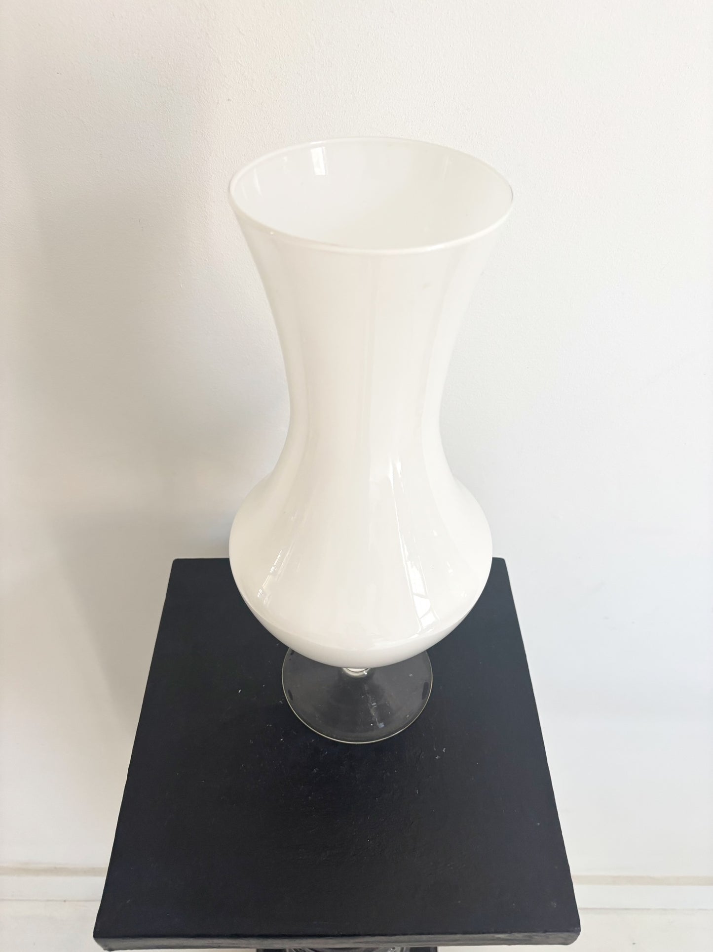Vase en opaline blanche d'Empoli