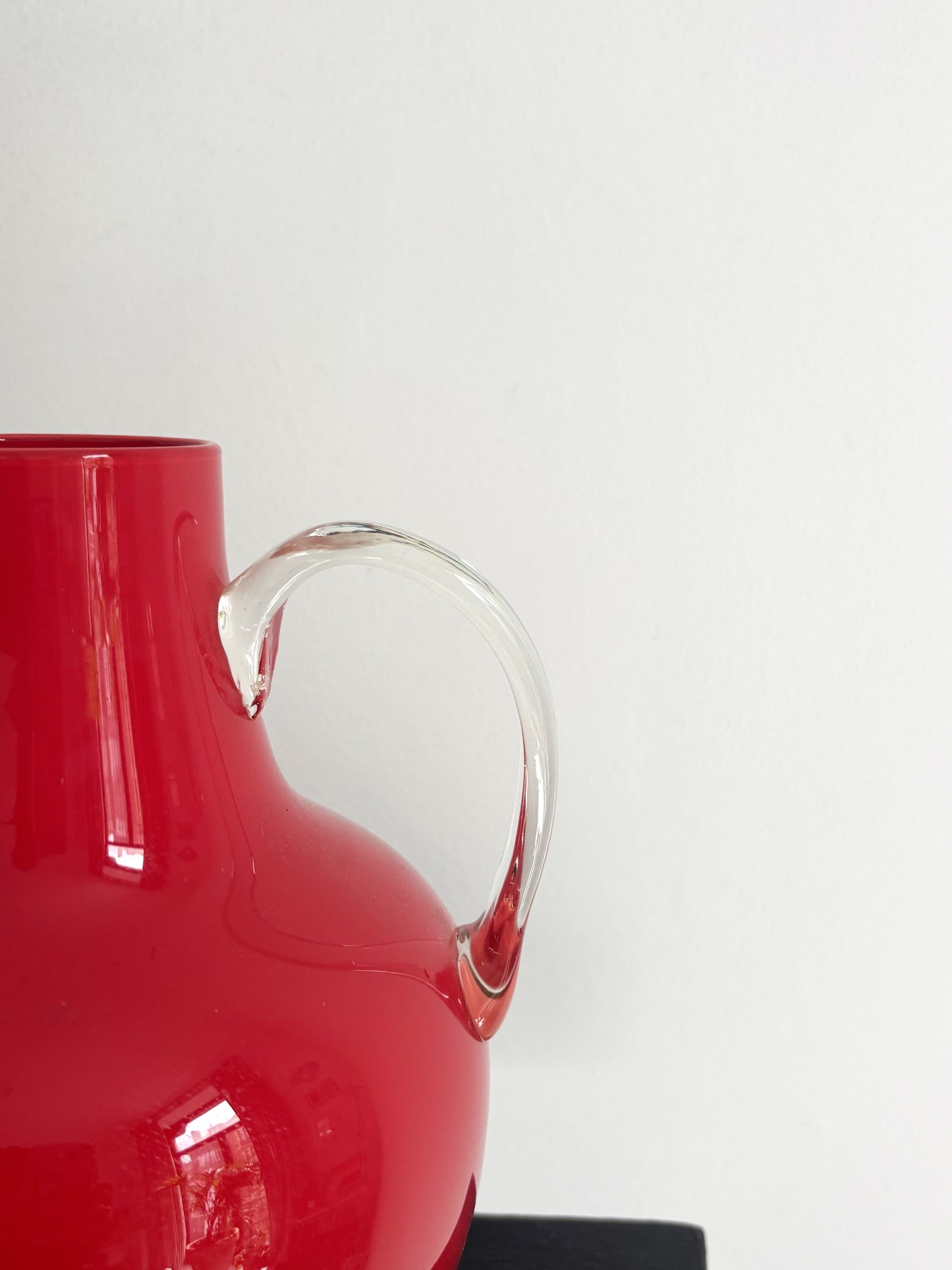 Vase en opaline d'Empoli rose framboise