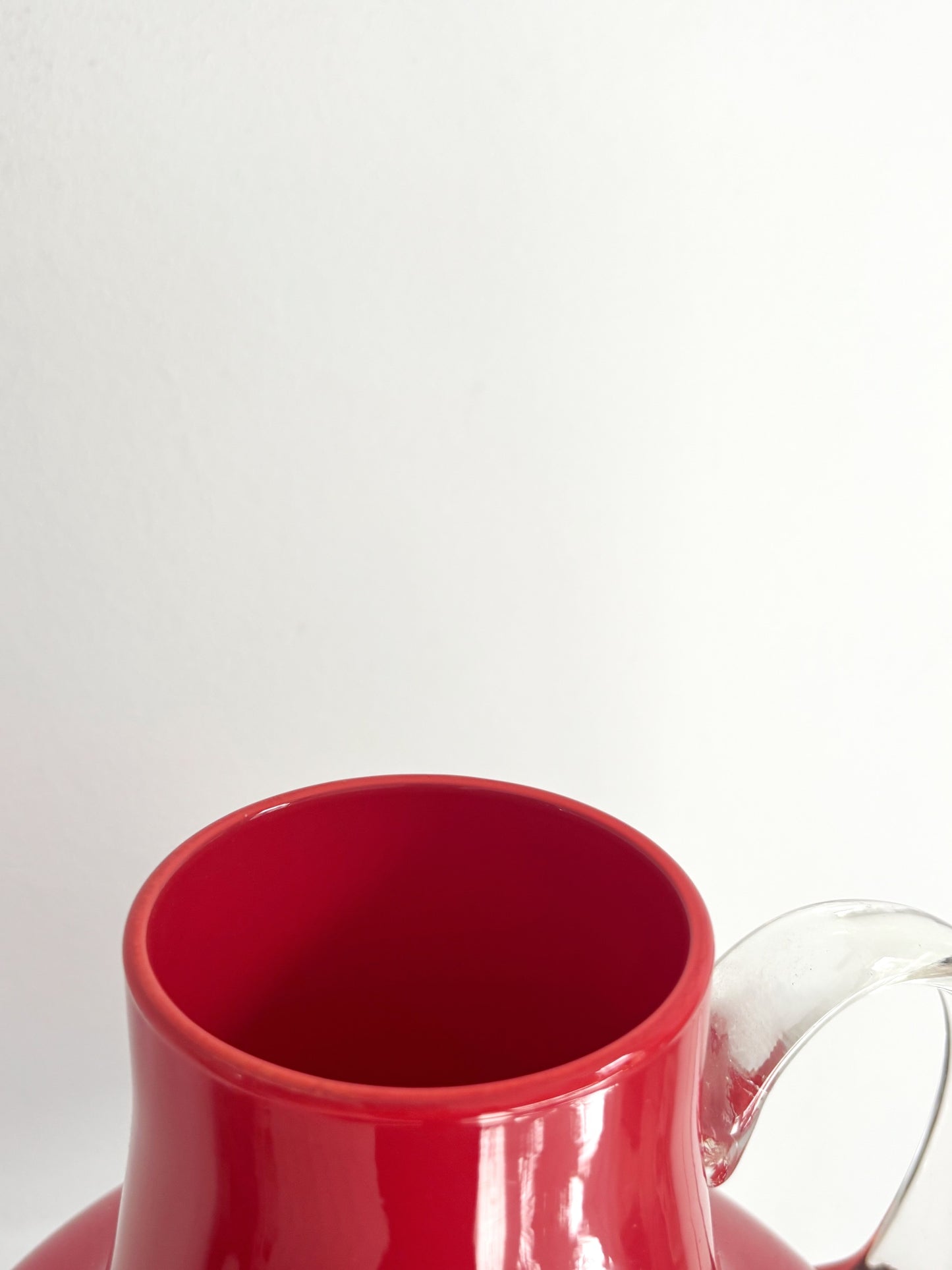 Vase en opaline d'Empoli rose framboise