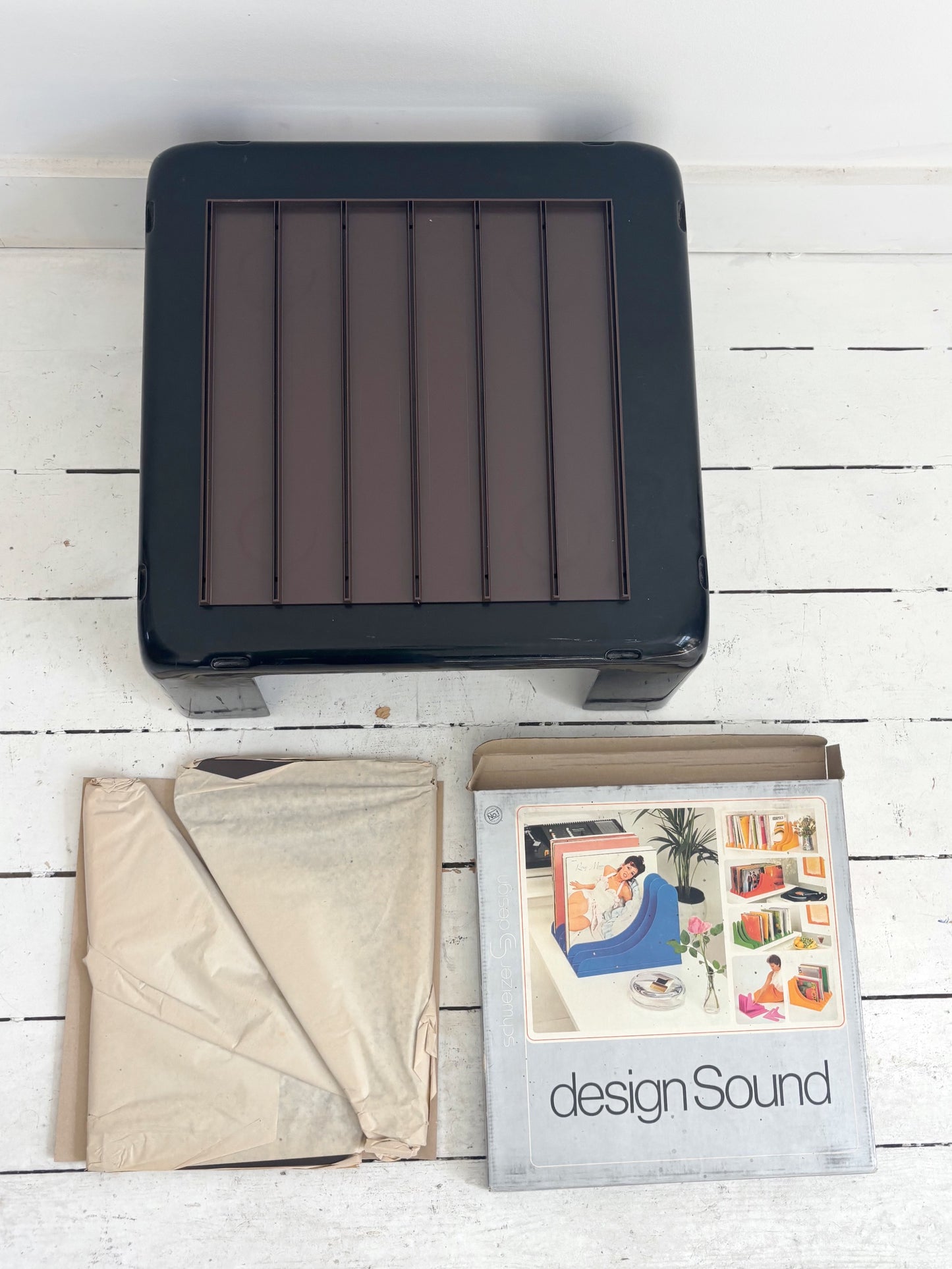 Porte disques en plastique brun Schweizer Design