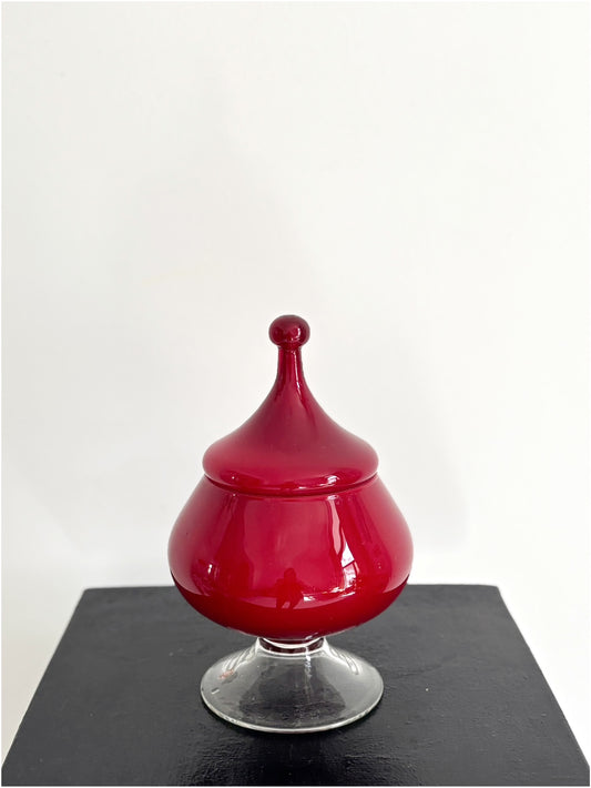 Bonbonnière en opaline rouge profond