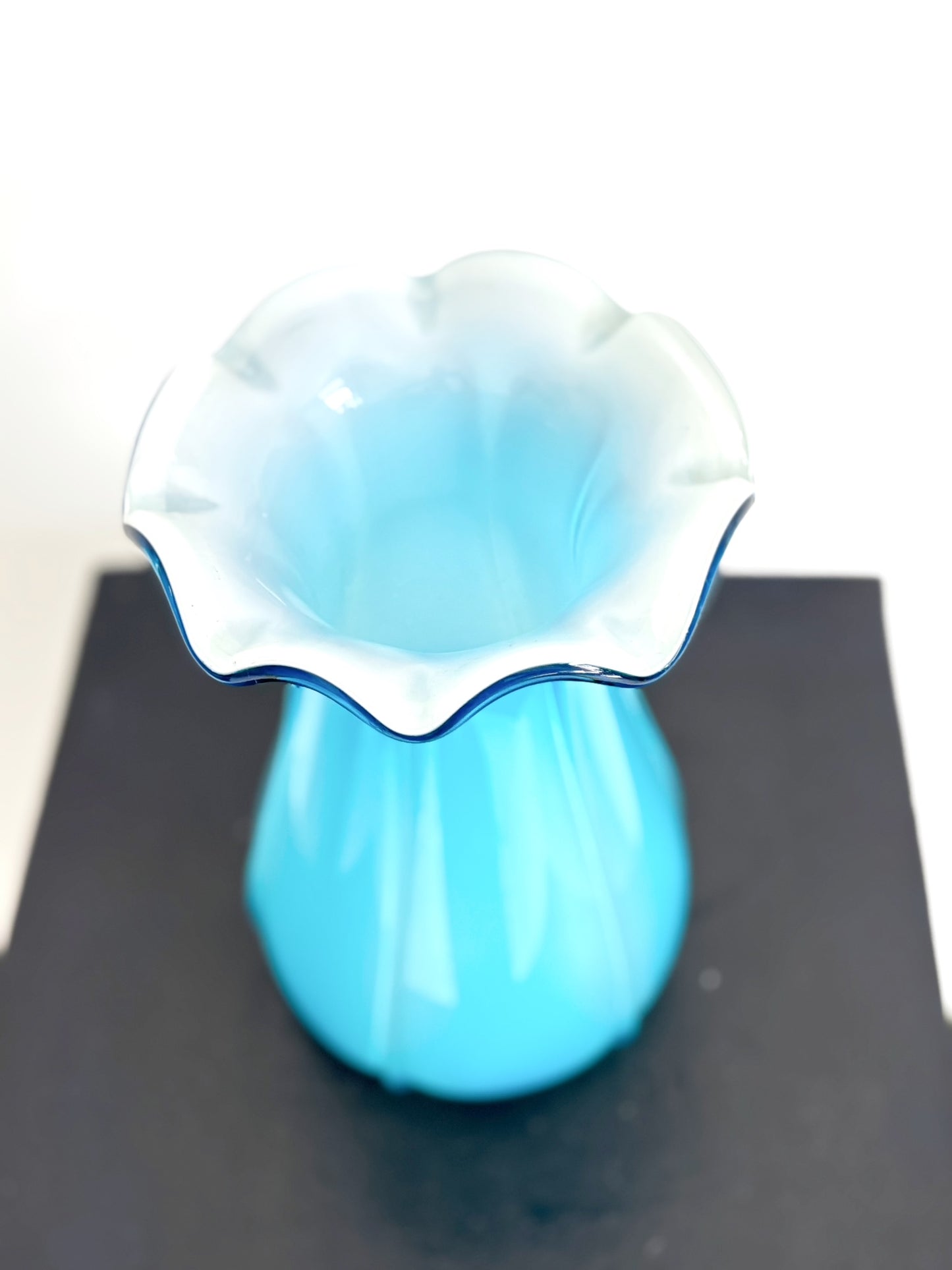 Vase turquoise en opaline Empoli