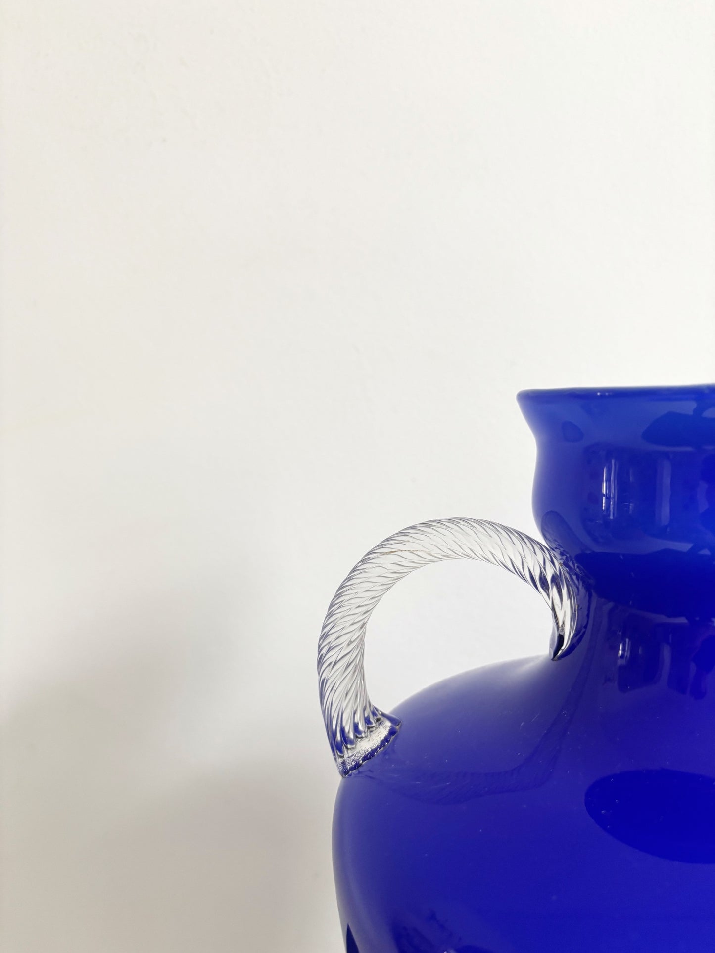 Vase en opaline d'Empoli bleu cobalt