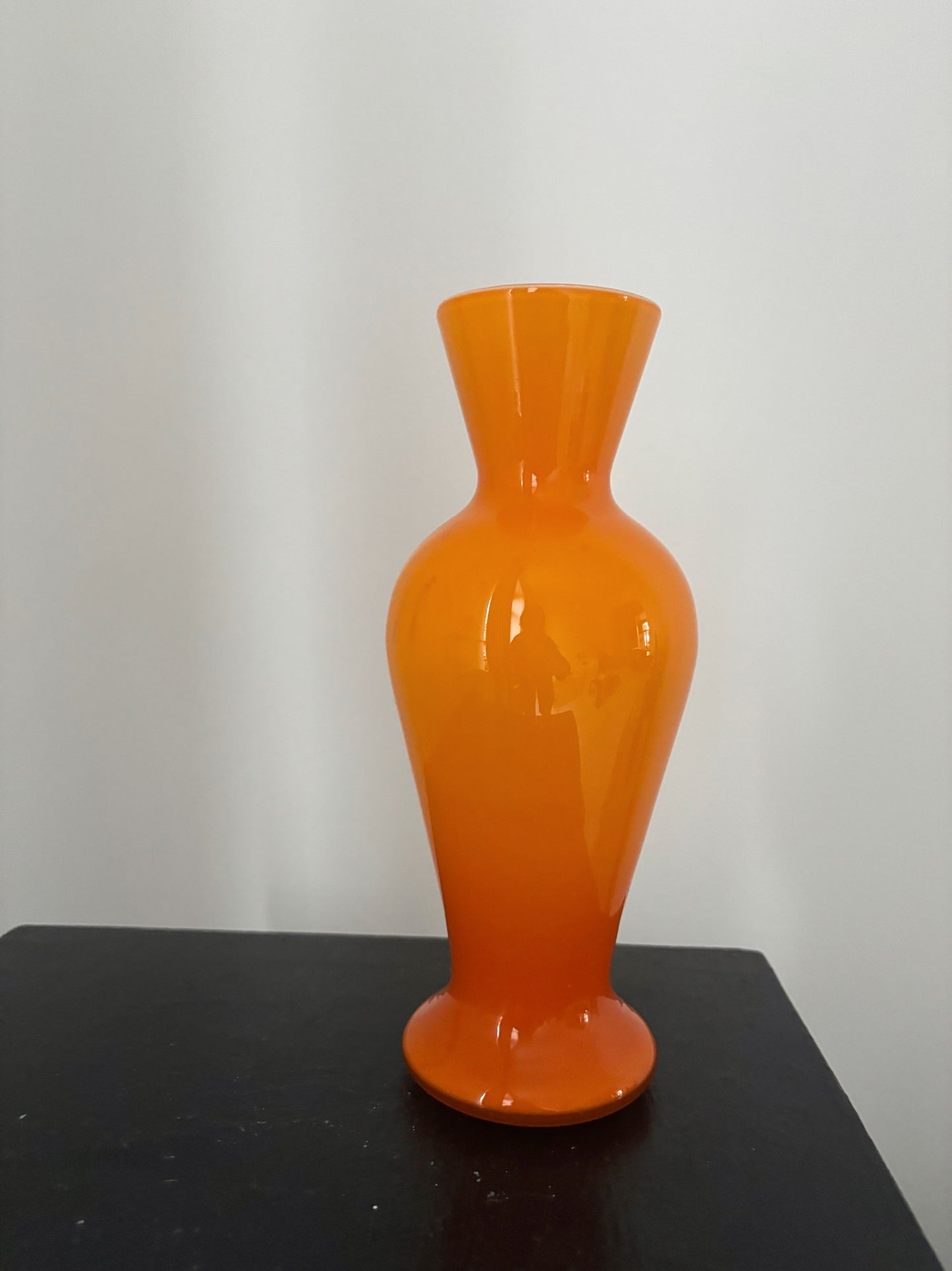 Petit vase orange en opaline