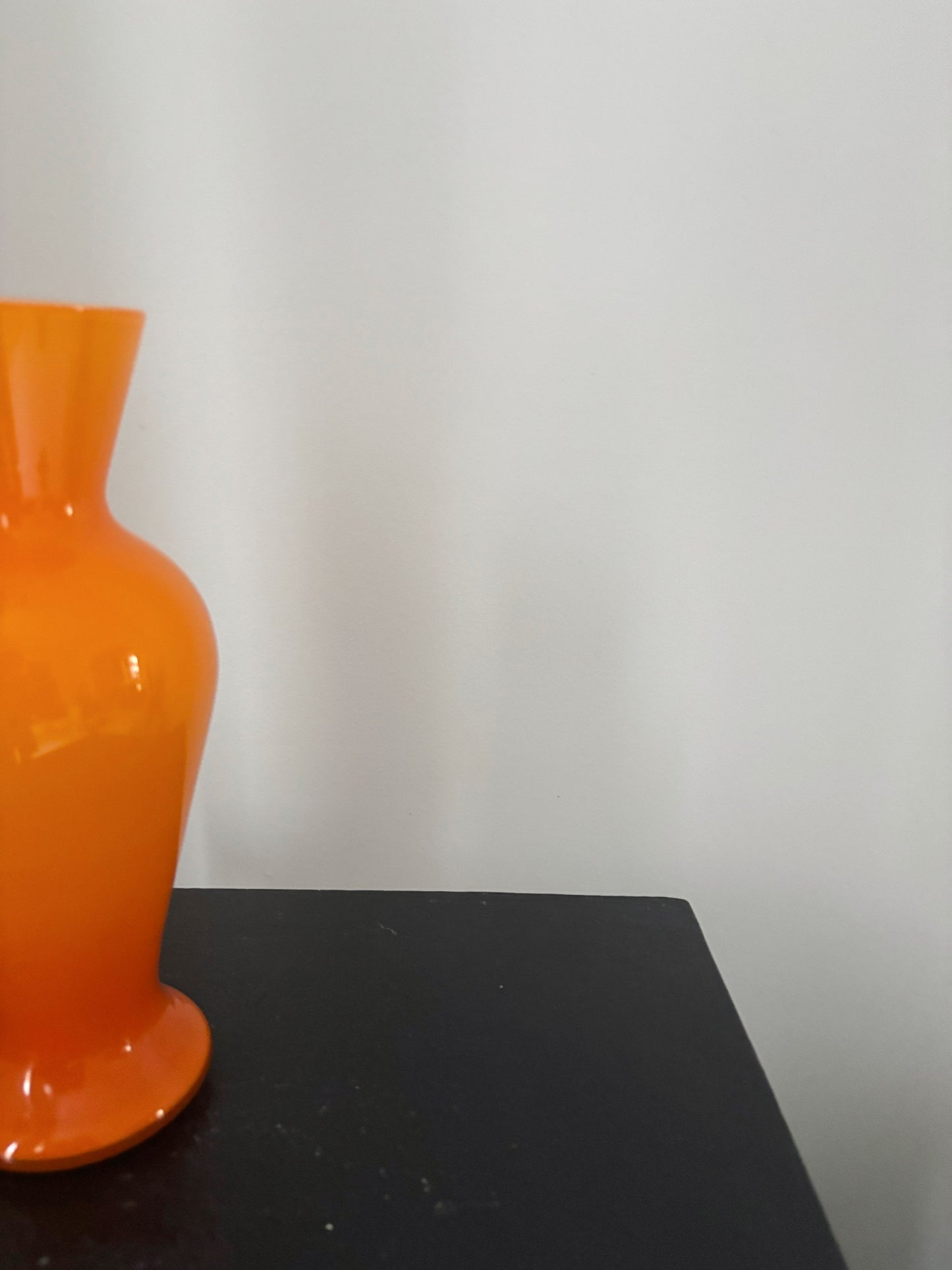 Petit vase orange en opaline