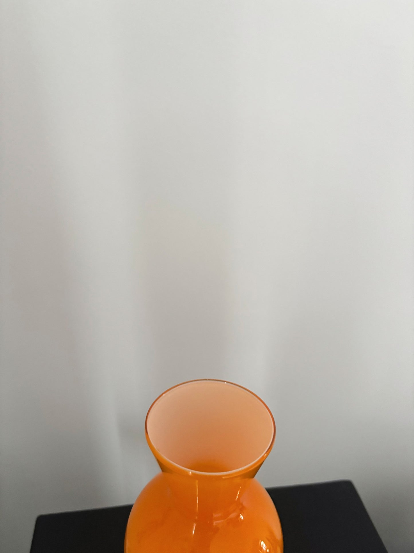 Petit vase orange en opaline