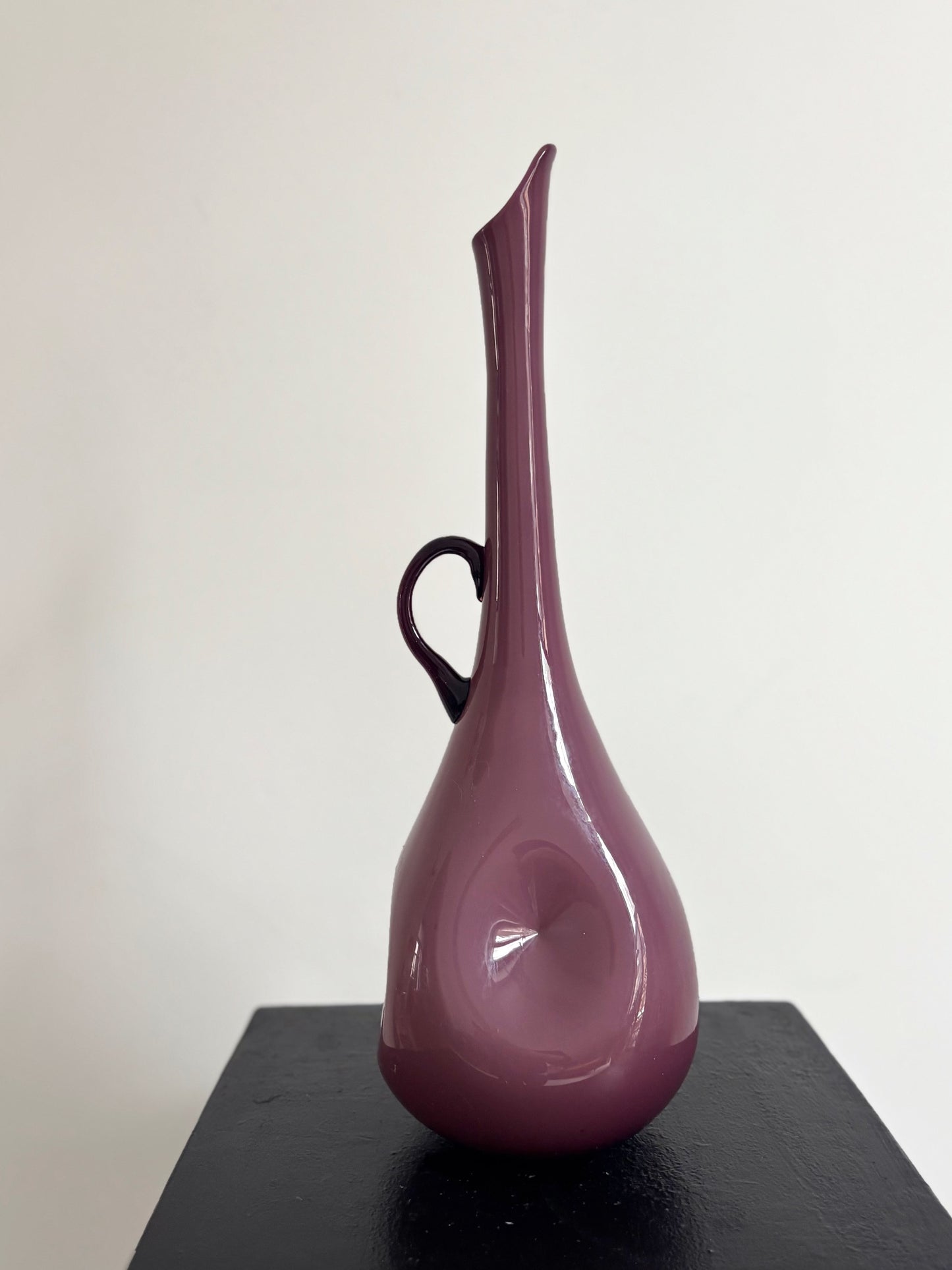 Vase mauve en opaline de Florence