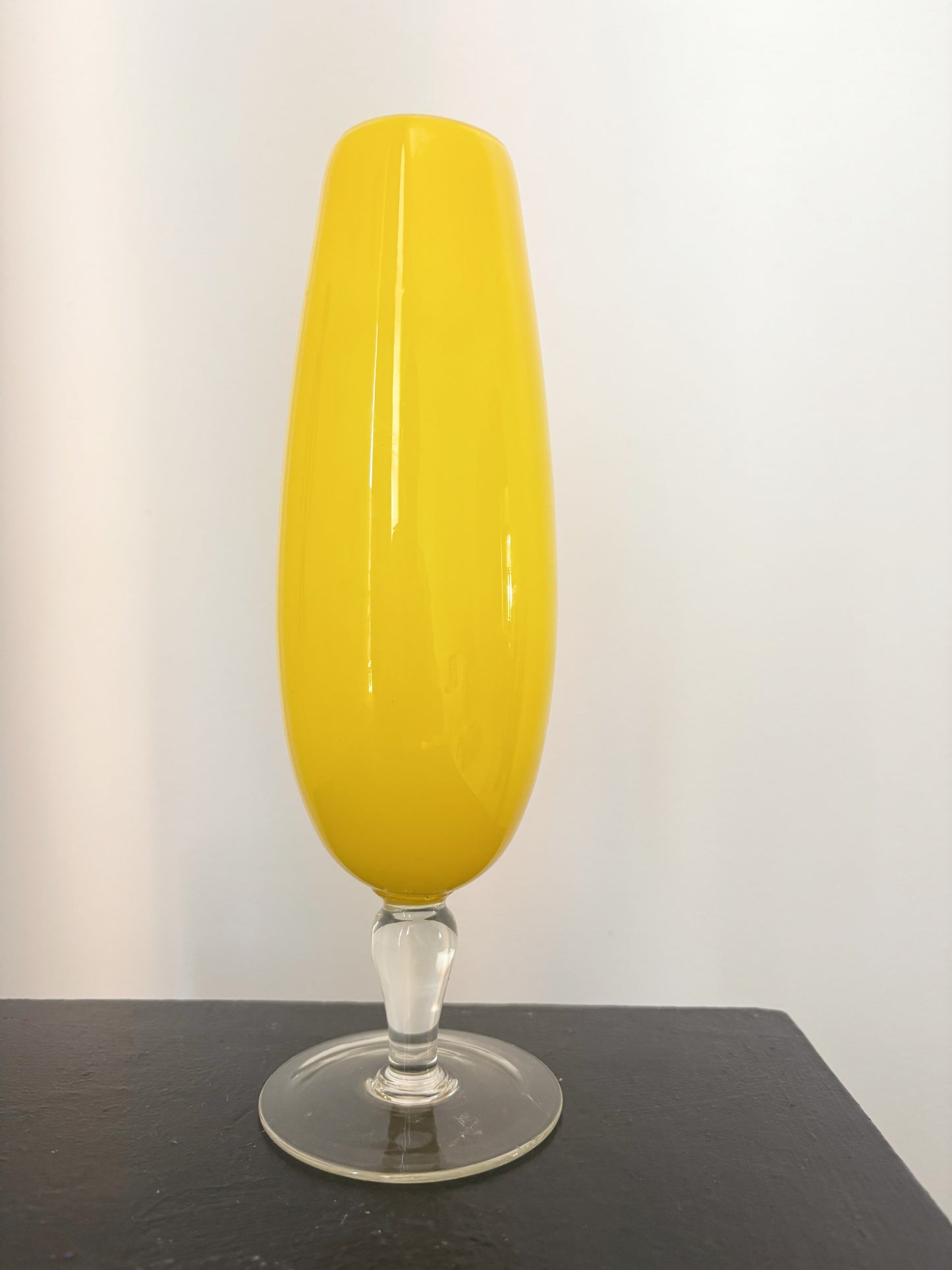 Vase en opaline Jaune