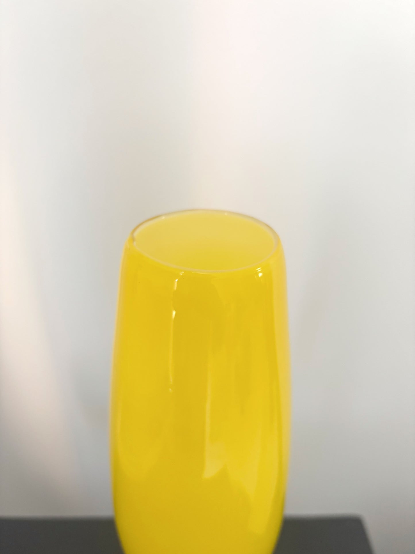 Vase en opaline Jaune