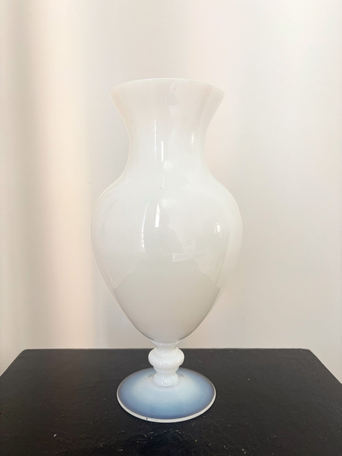 Vase blanc en opaline de Boom