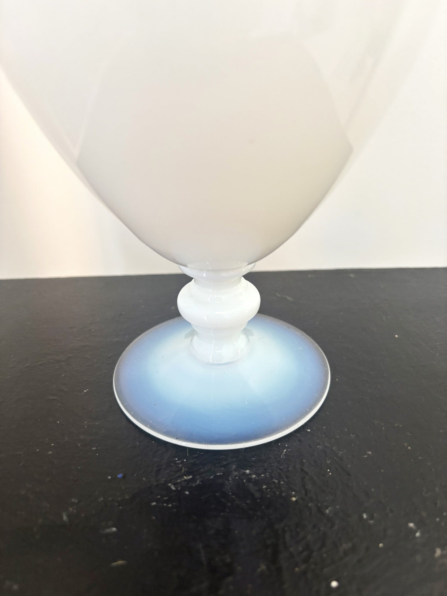 Vase blanc en opaline de Boom