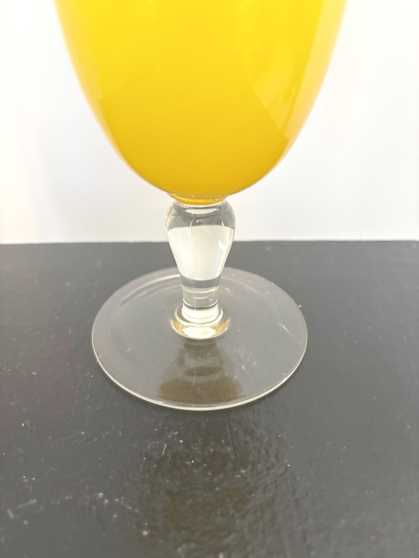 Vase en opaline Jaune