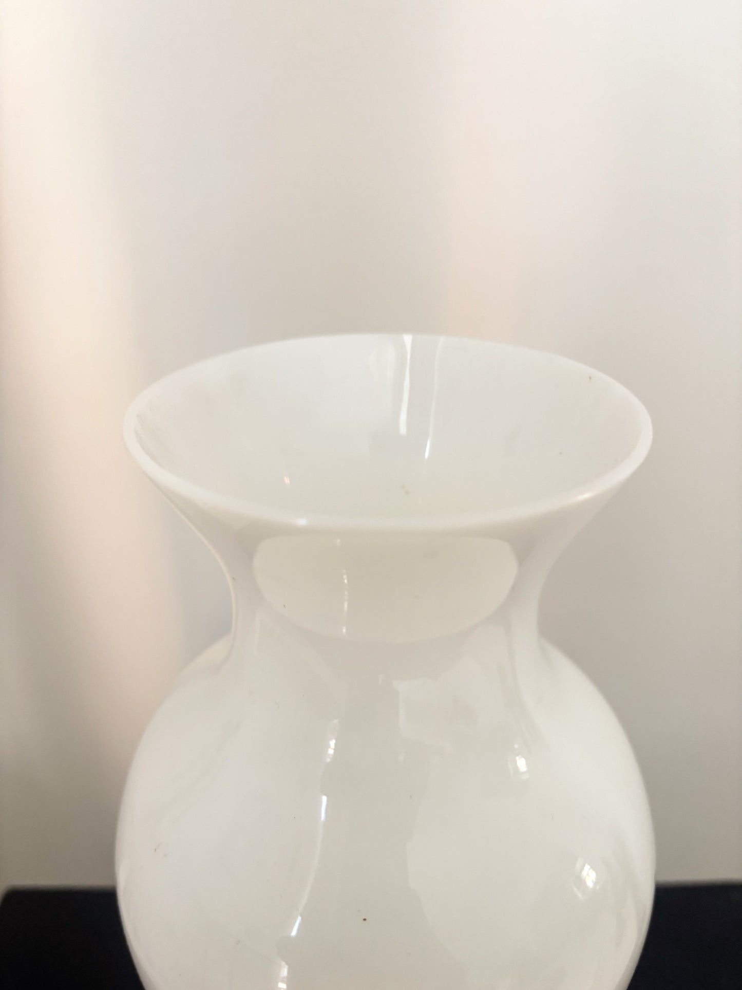 Vase blanc en opaline de Boom
