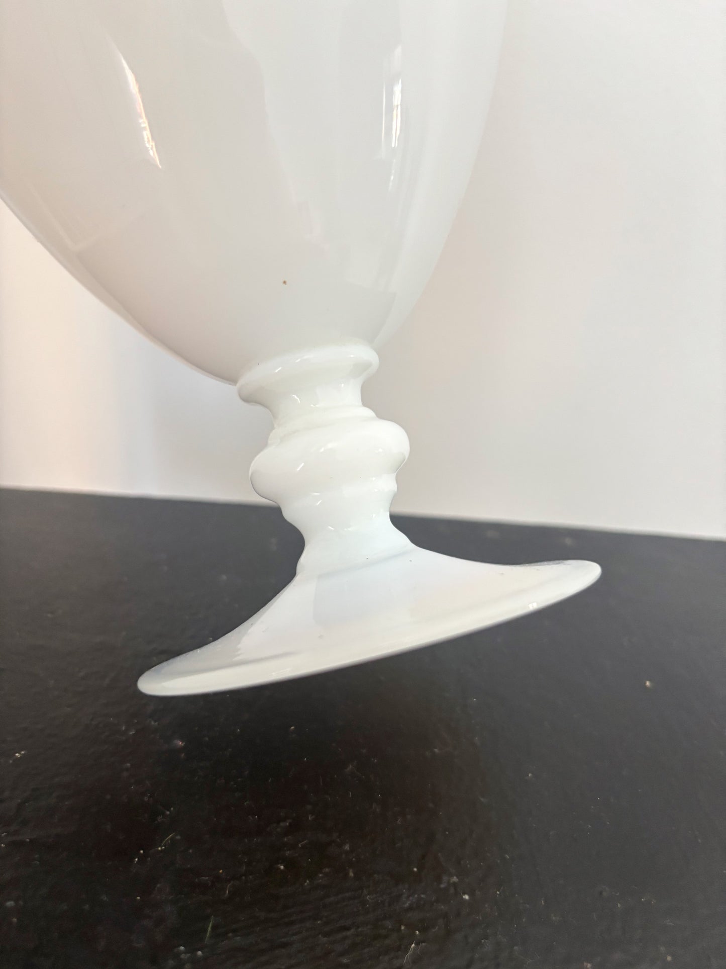 Vase blanc en opaline de Boom