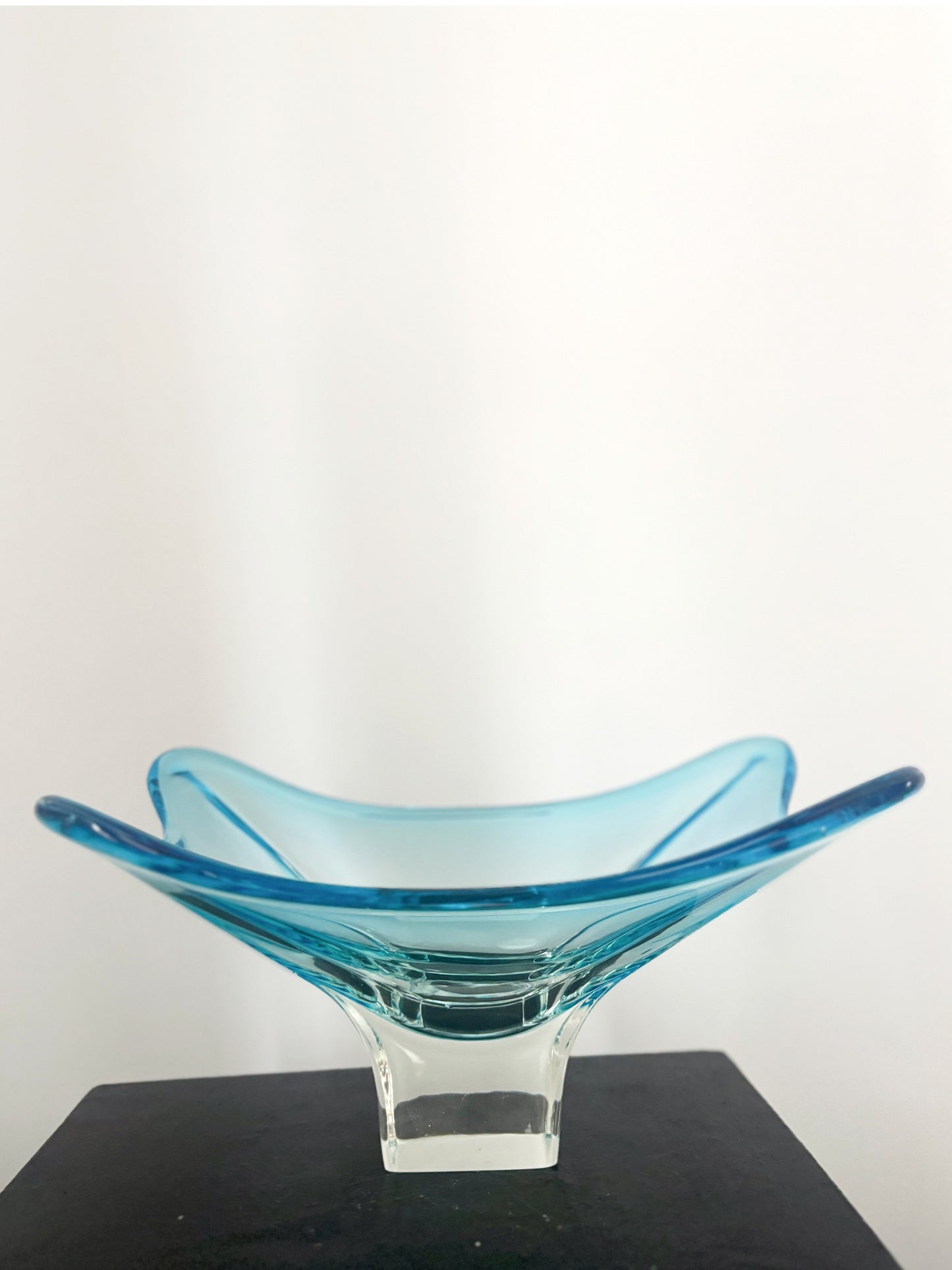 Plat bleu ciel en verre de Murano