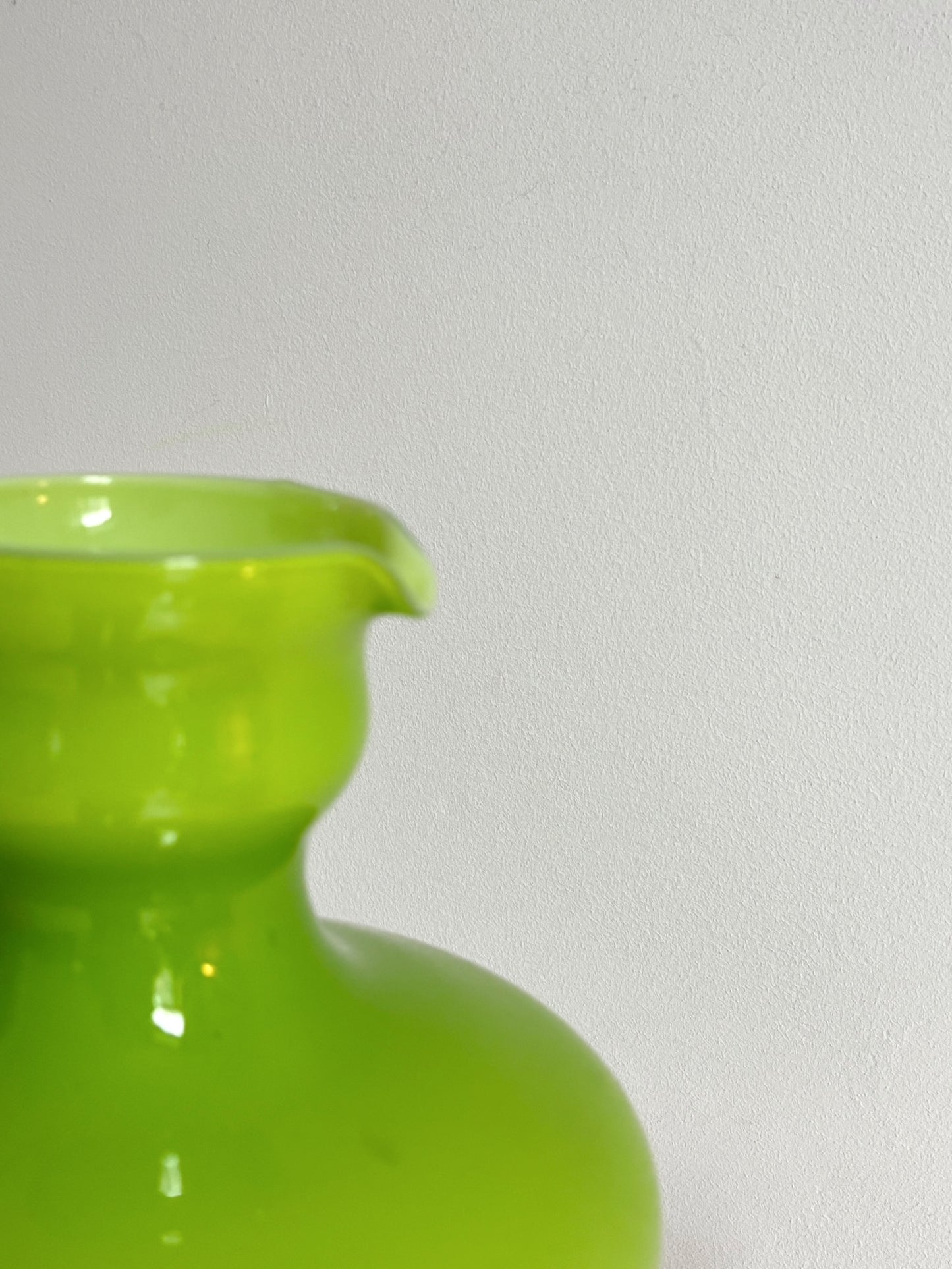 Vase en opaline d'Empoli vert citron