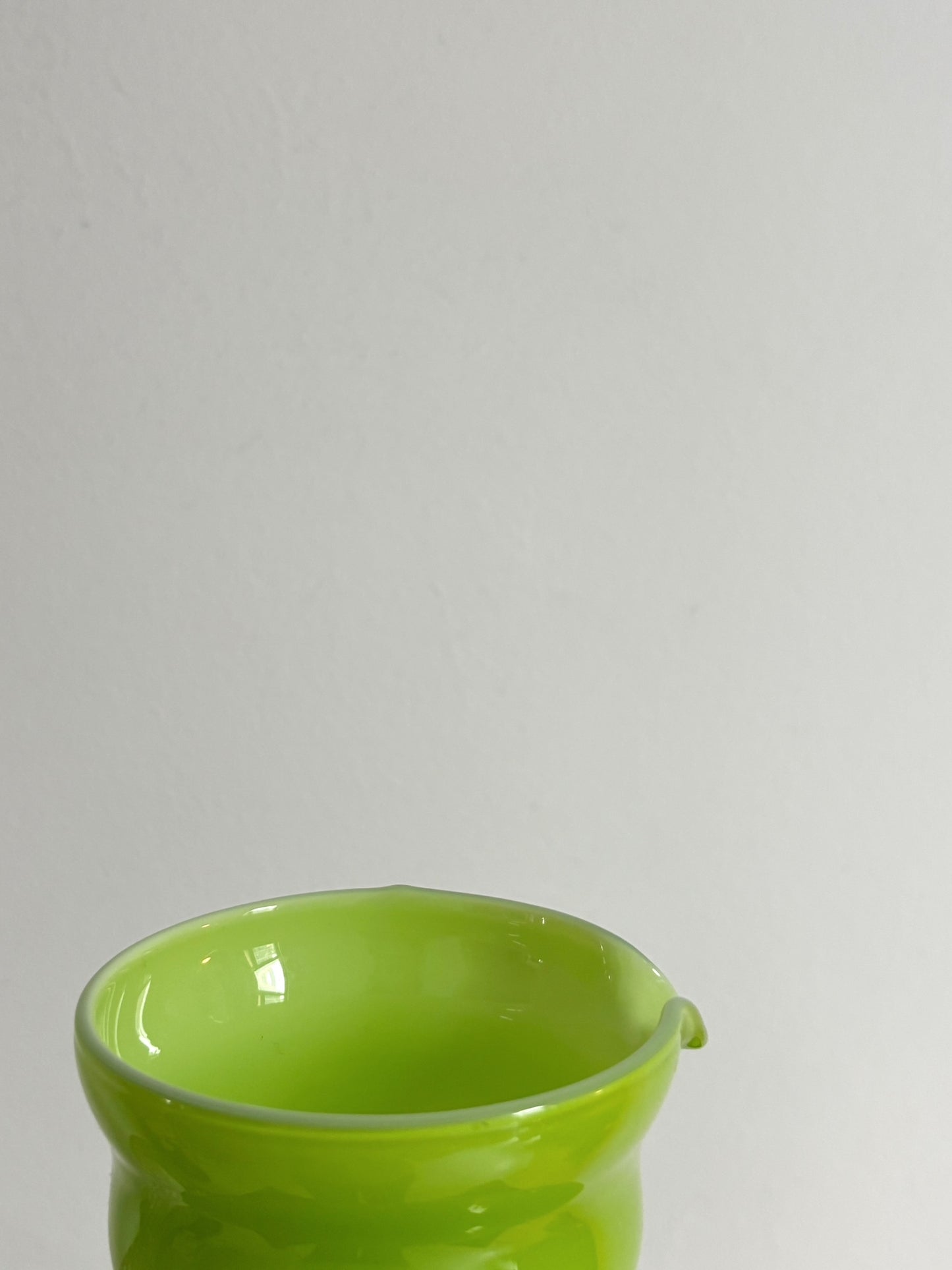 Vase en opaline d'Empoli vert citron