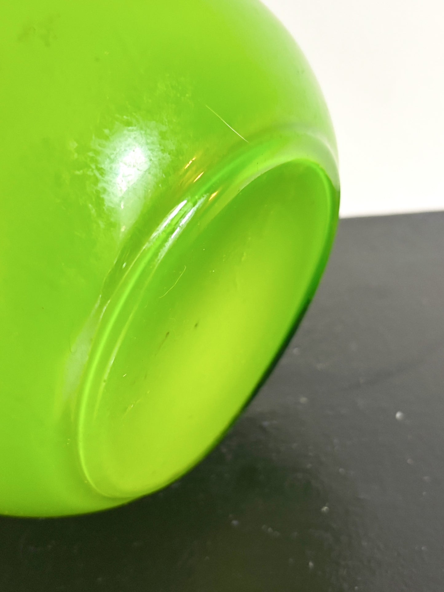 Vase en opaline d'Empoli vert citron