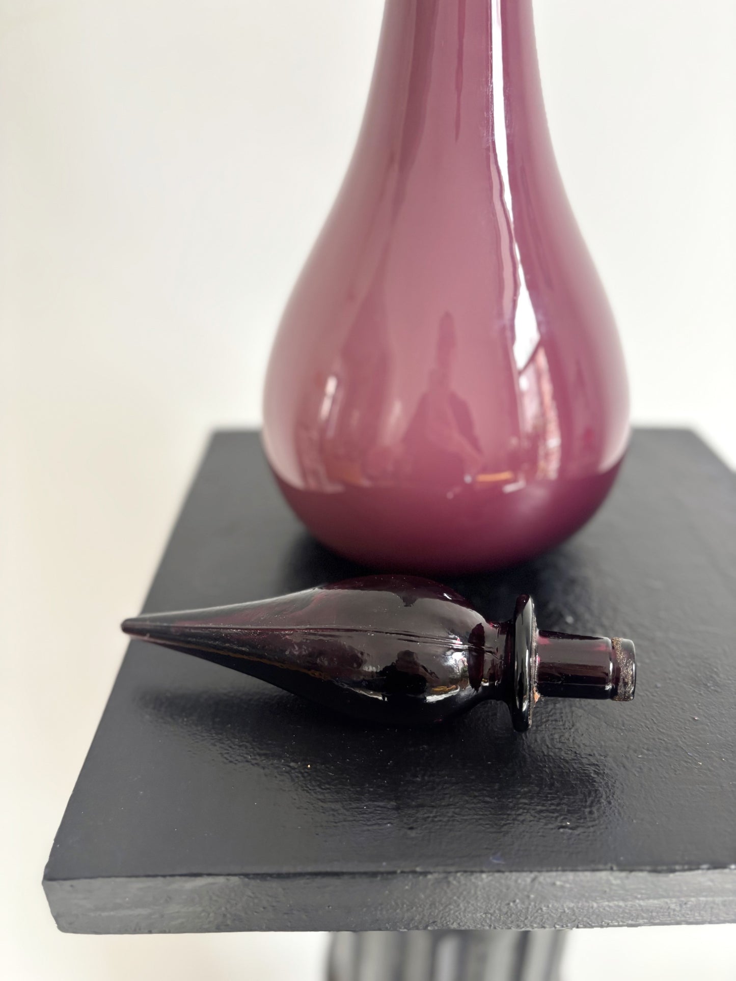 Bouteille en opaline mauve d'Empoli