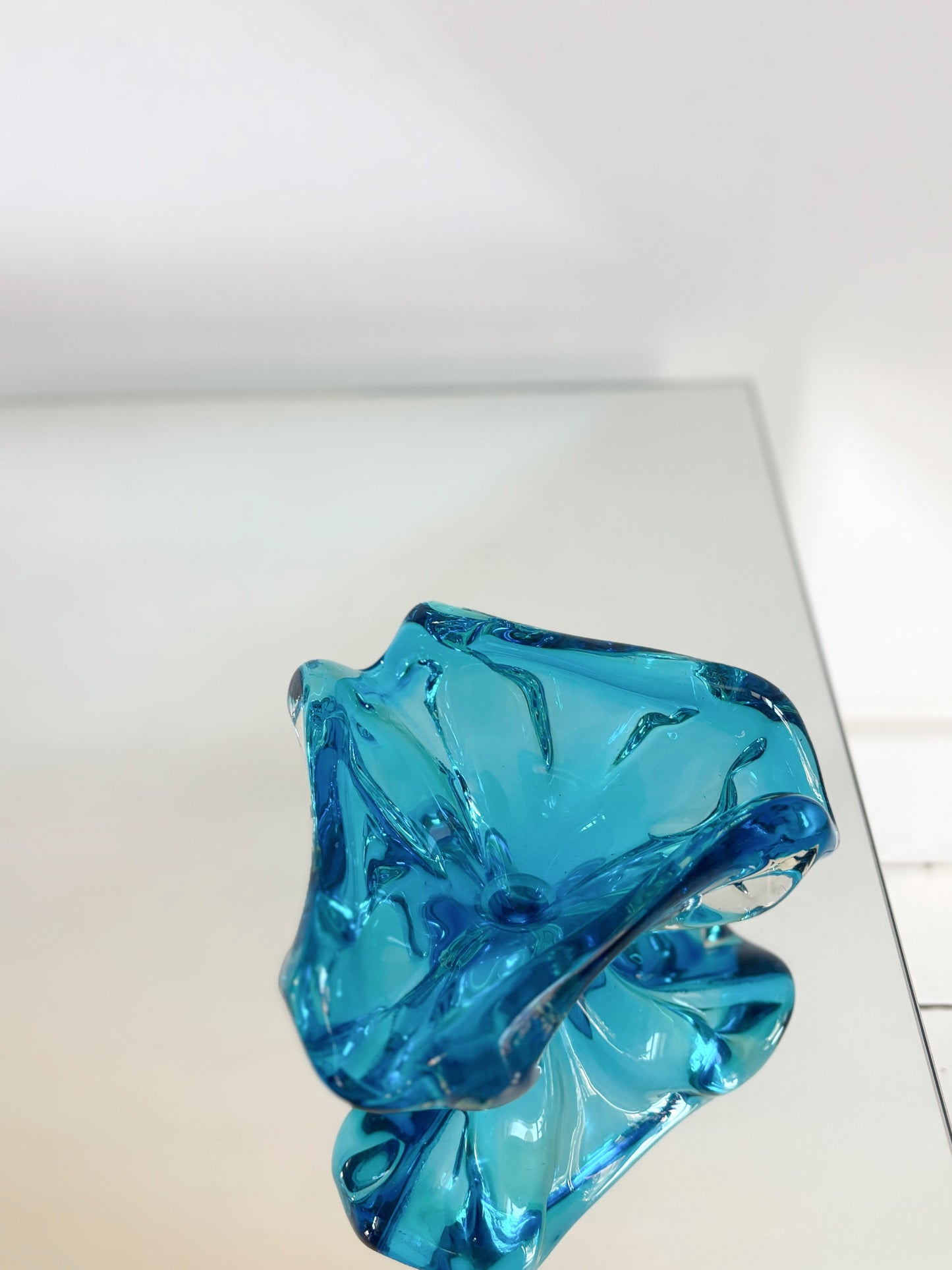 Vide poche, cendrier en verre de Murano bleu