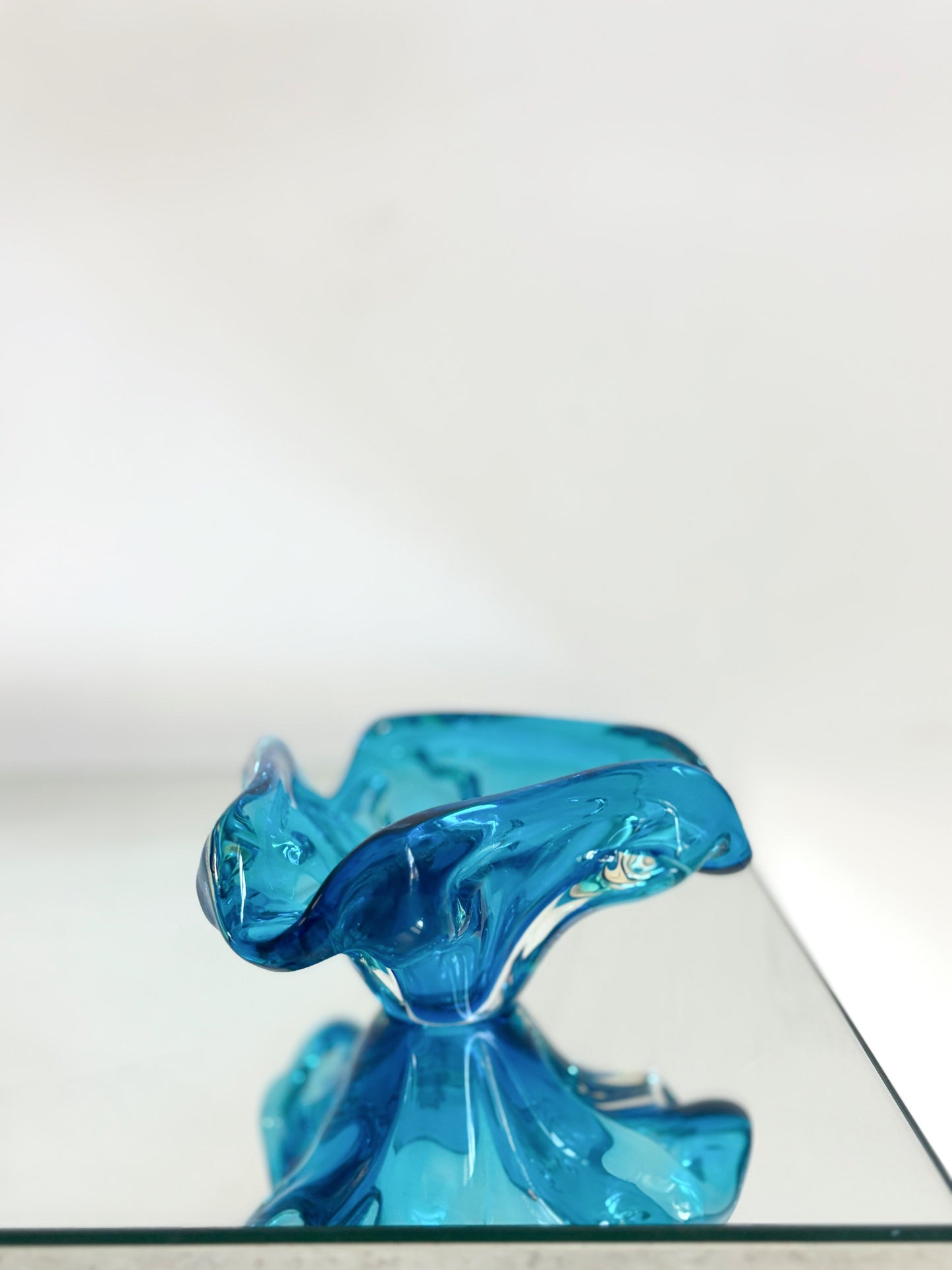 Vide poche, cendrier en verre de Murano bleu