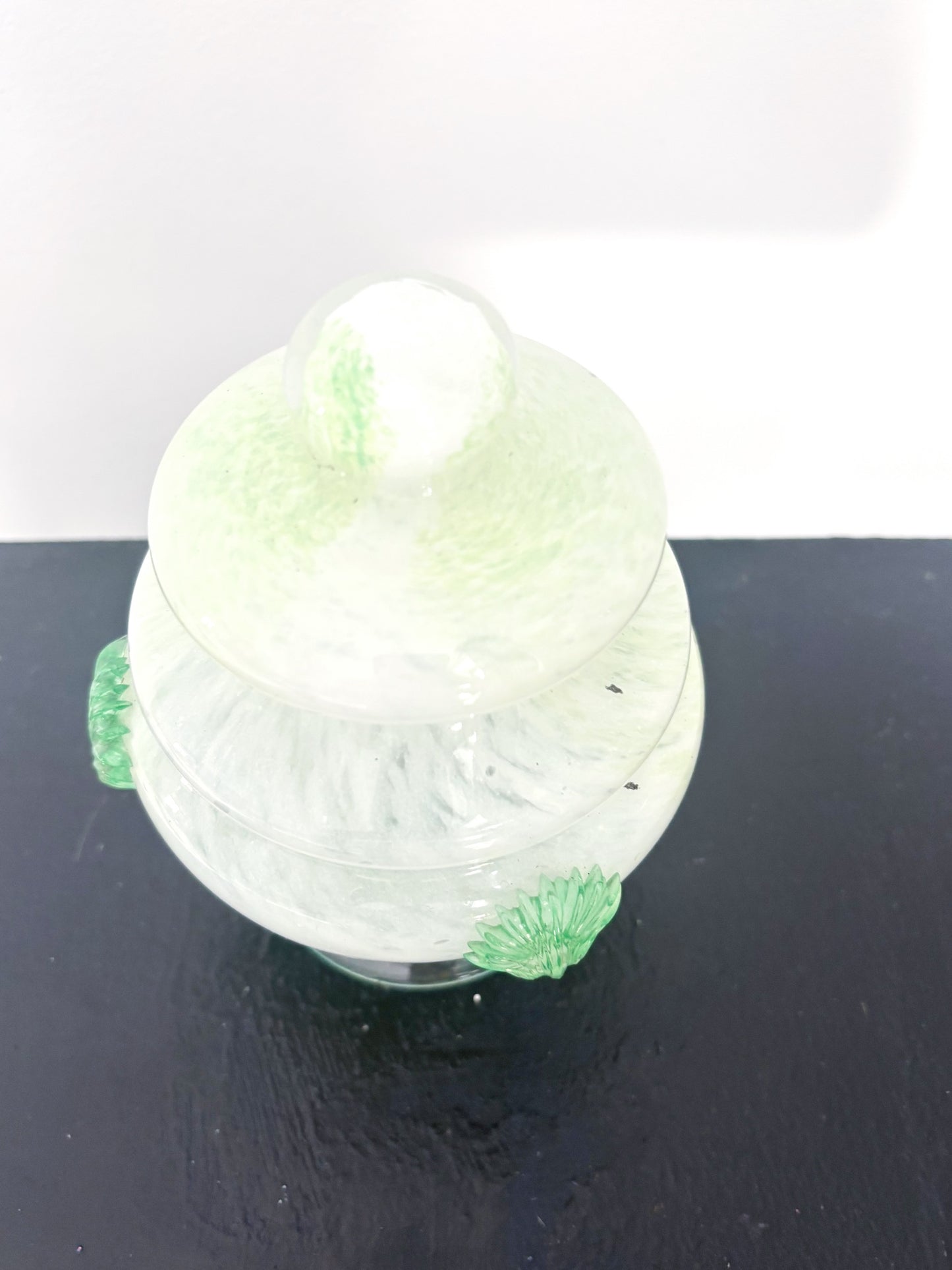 Bonbonnière verte en opaline Murano