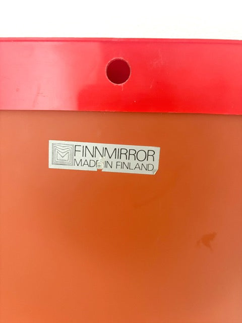 Miroir encadrement plastique rouge Finn