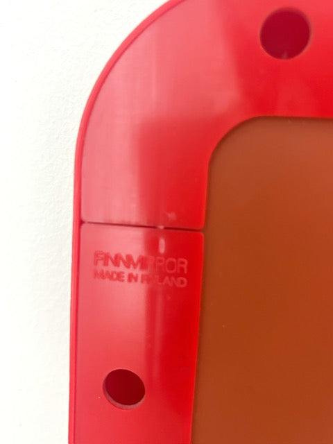 Miroir encadrement plastique rouge Finn