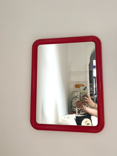 Miroir encadrement plastique rouge Finn