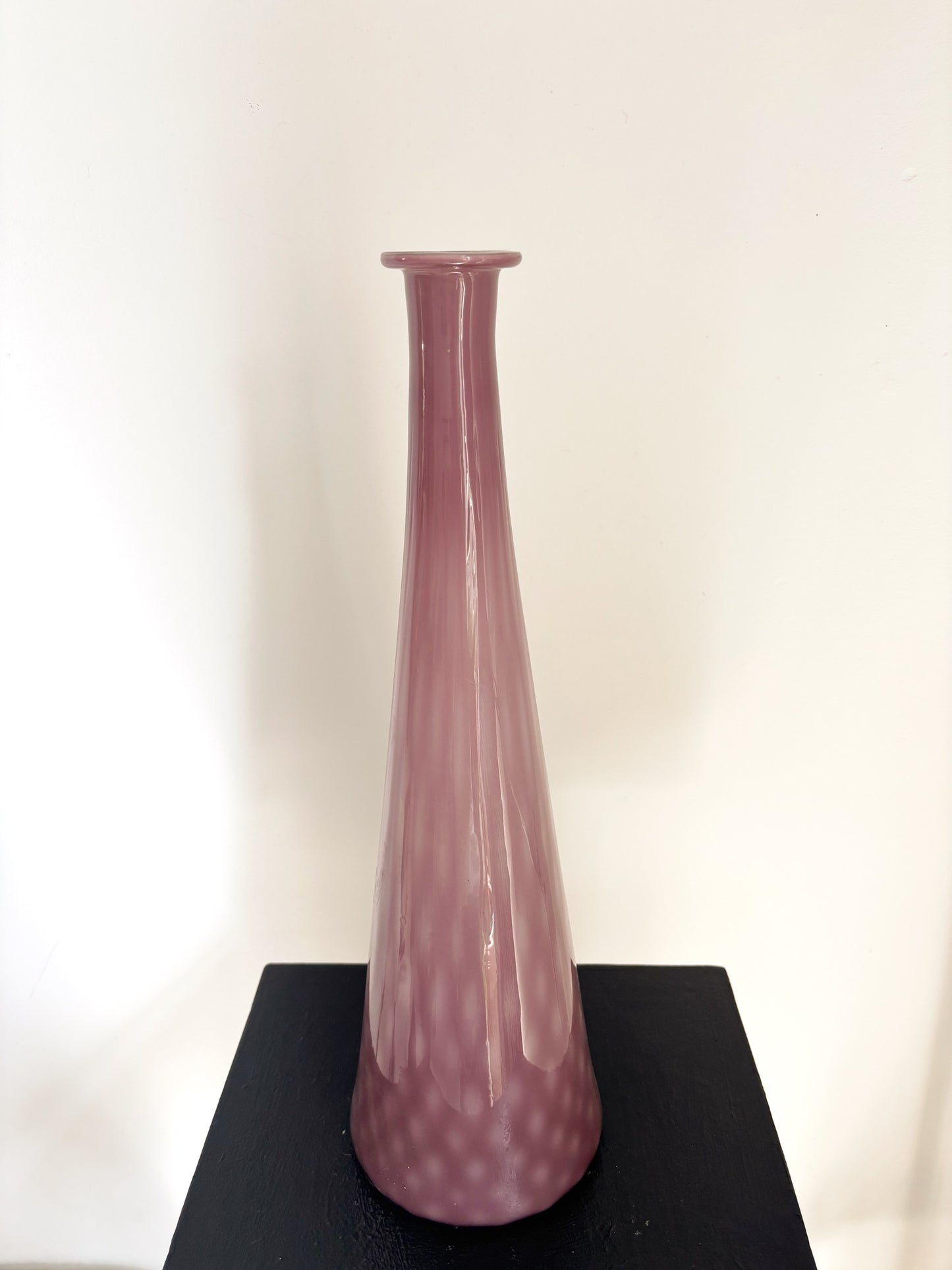 Bouteille en opaline mauve
