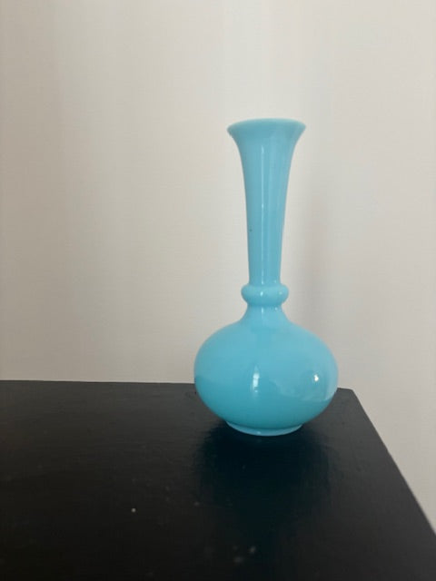 Vase bleu ciel en opaline de Boom