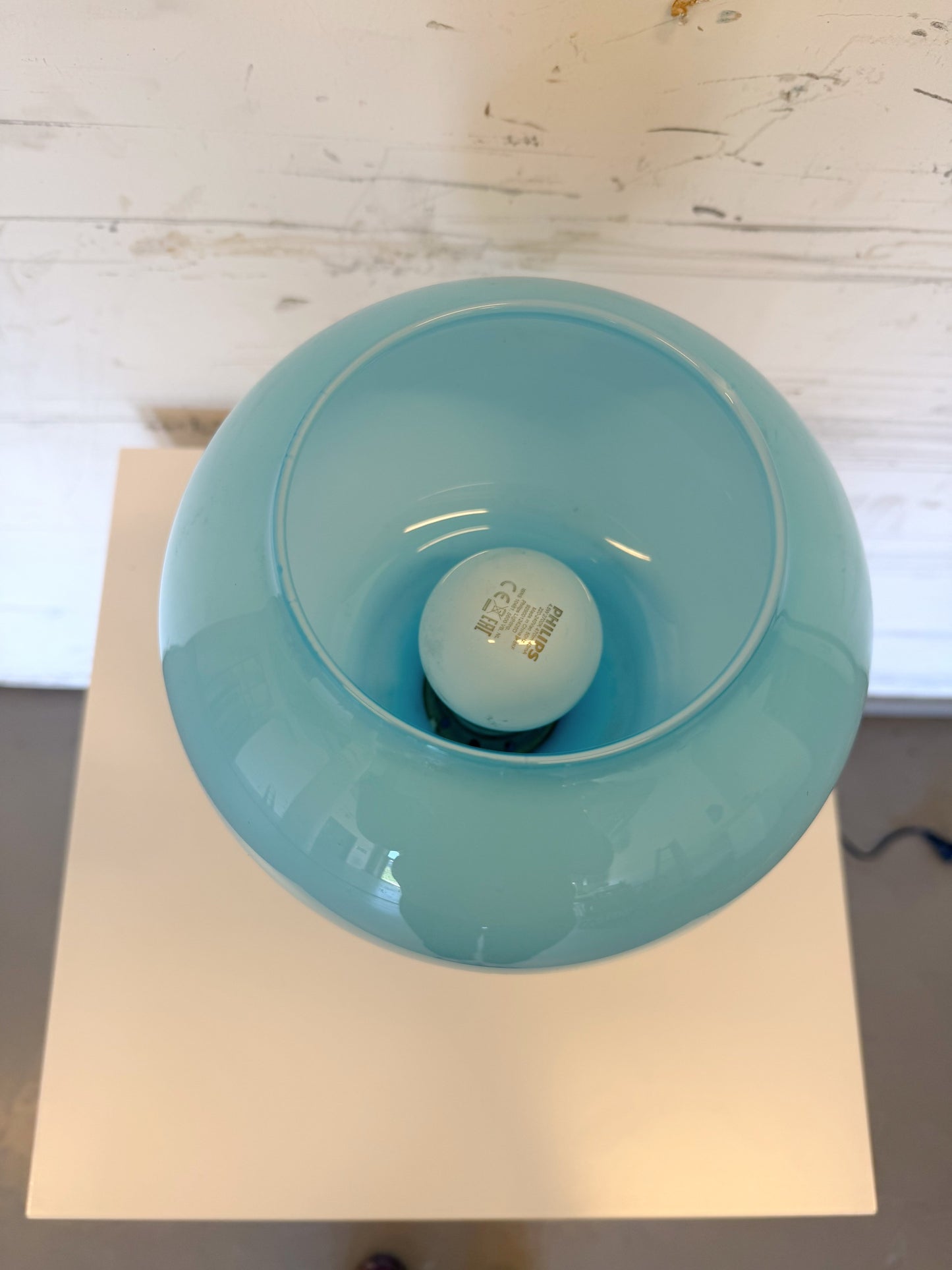 Lampe FUNGO en opaline bleue
