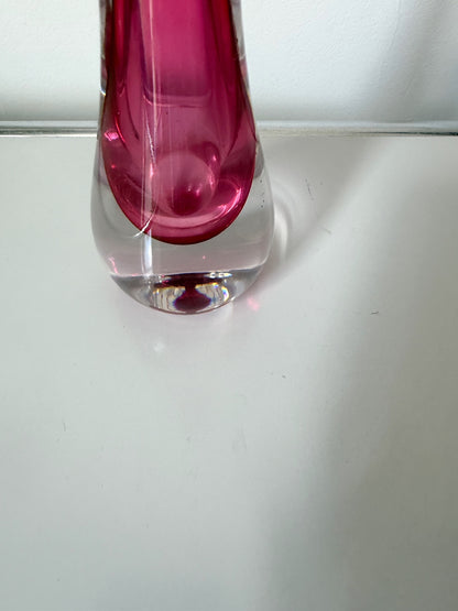 Vase goutte en cristal framboise signe Val Saint Lambert