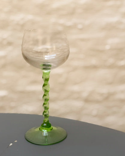 Ensemble de 4 verres alsaciens pieds verts torcadés