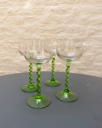 Ensemble de 4 verres alsaciens pieds verts torcadés
