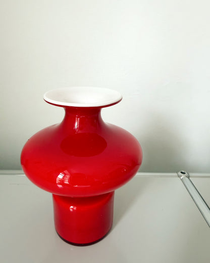 Vase en opaline rouge Carnaby Holmegaard