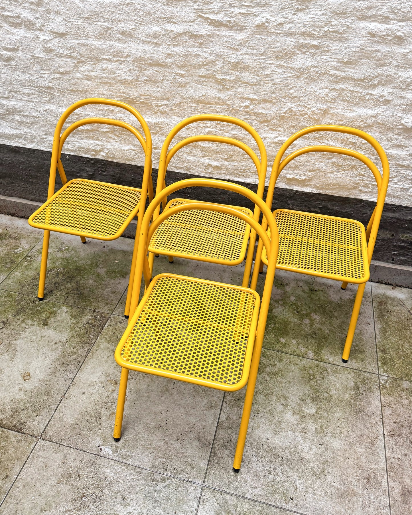 Chaise jaune pliante en métal design italien