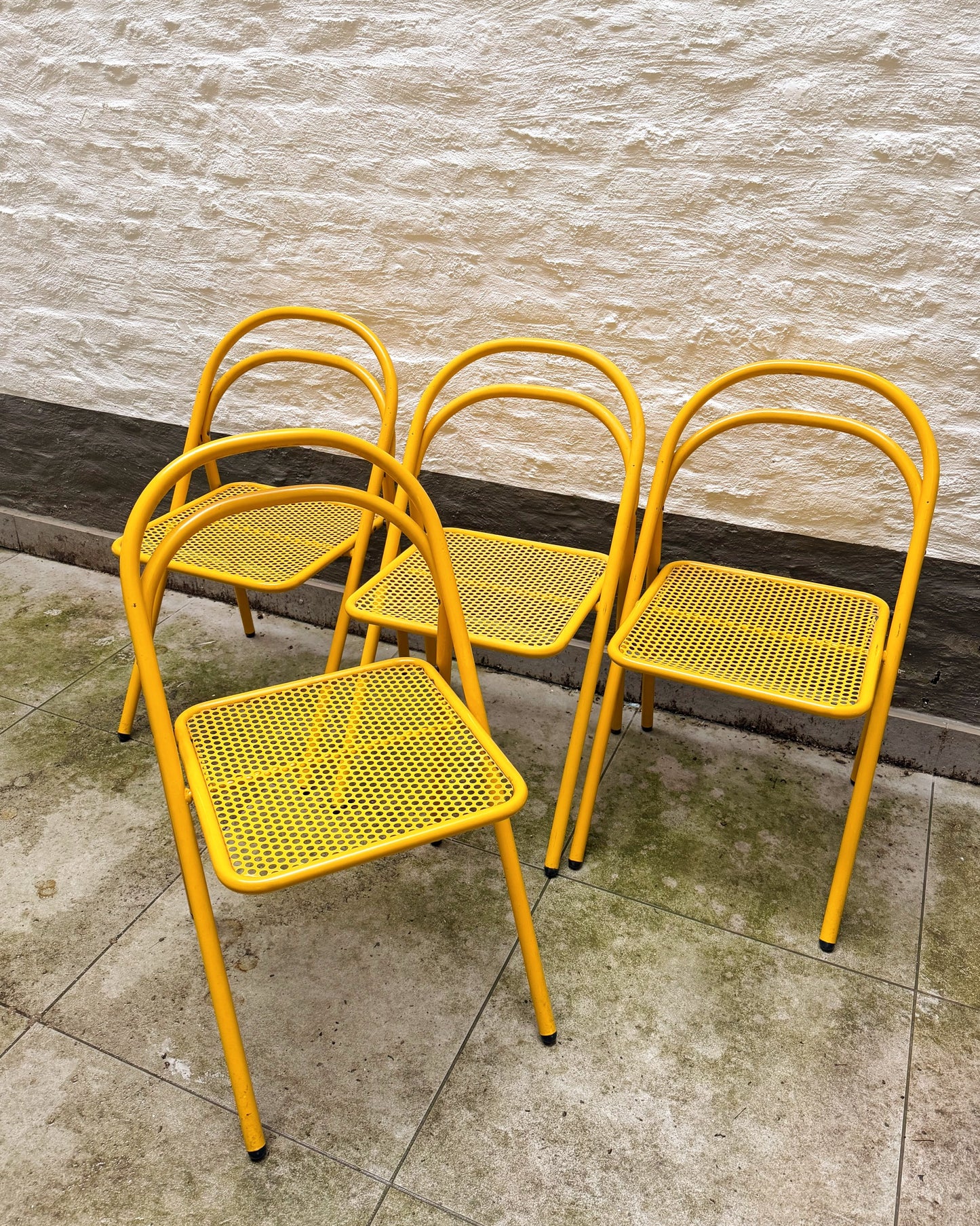 Chaise jaune pliante en métal design italien
