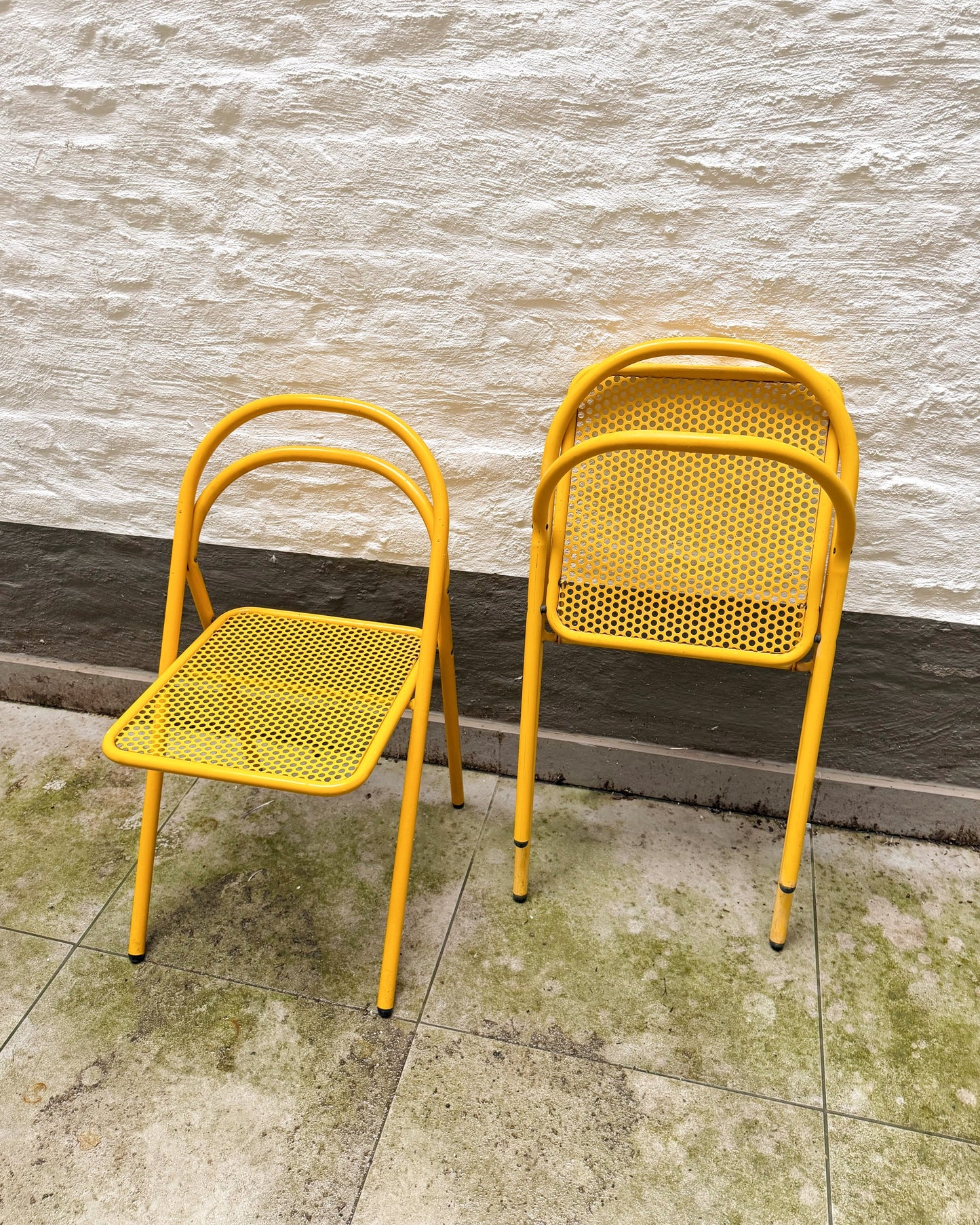Chaise jaune pliante en métal design italien