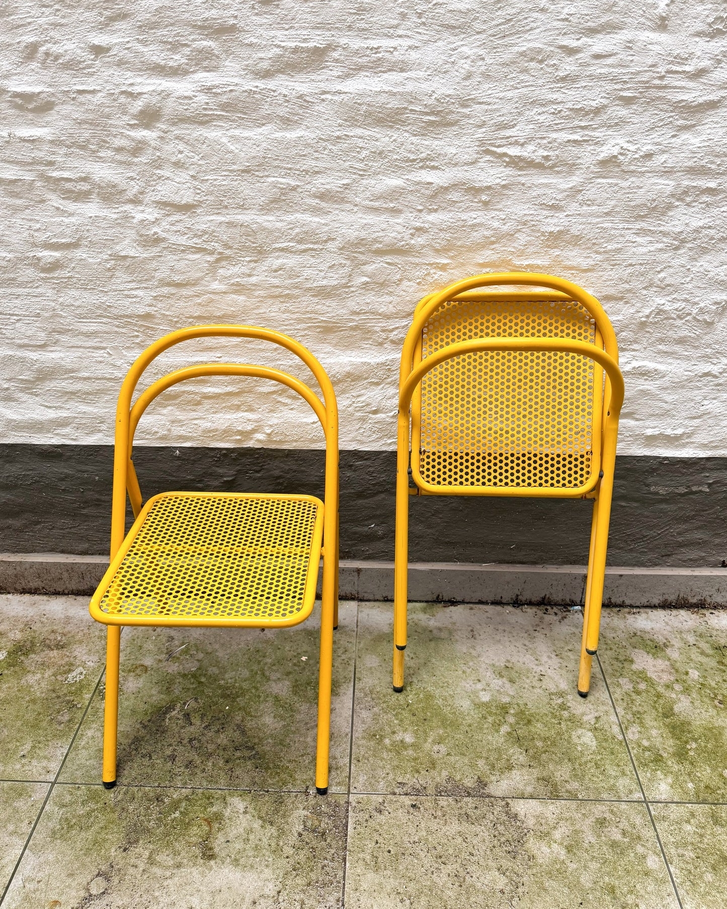 Chaise jaune pliante en métal design italien