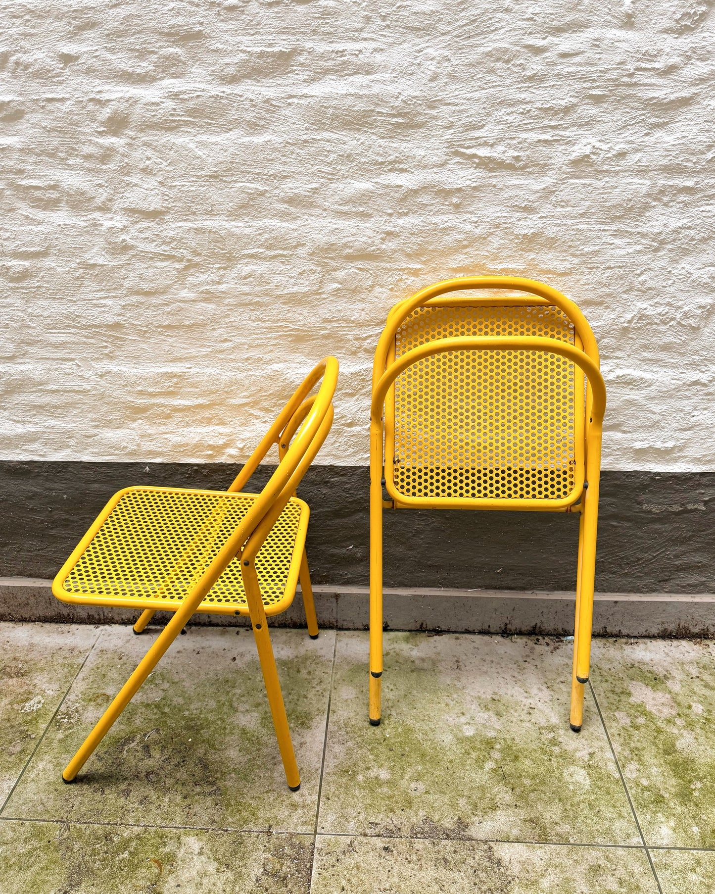 Chaise jaune pliante en métal design italien