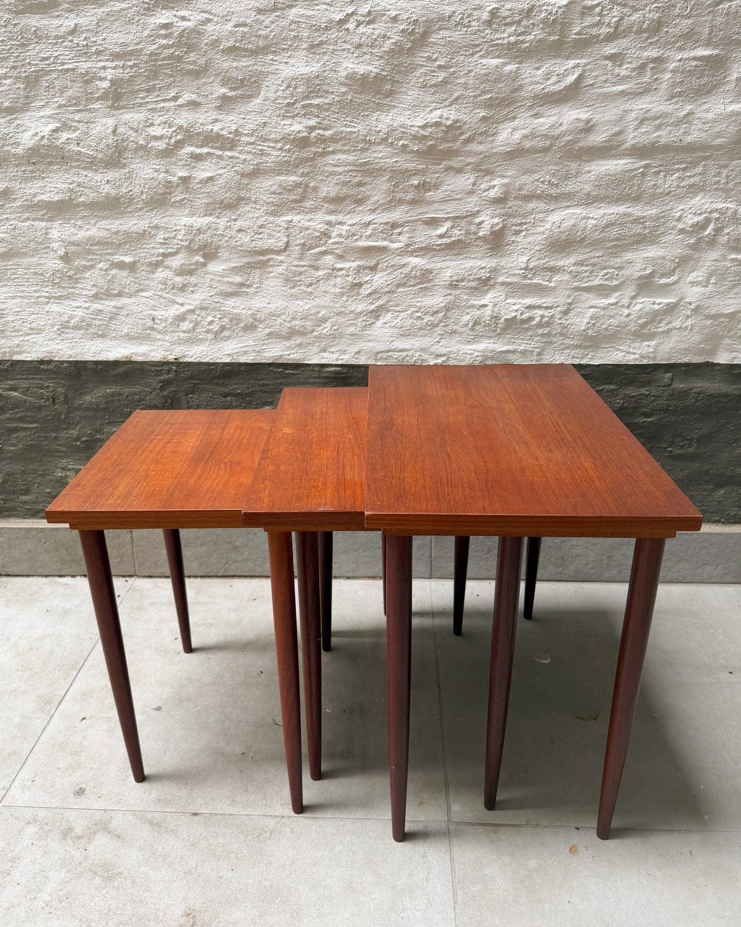 Ensemble de 3 tables gigognes en teck années 60