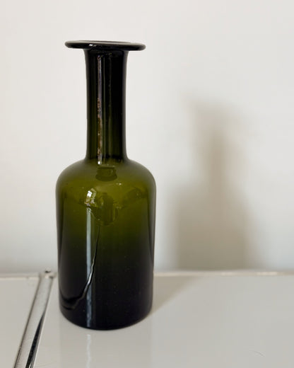 Gulvvase en verre vert Holmegaard par Otto Brauer