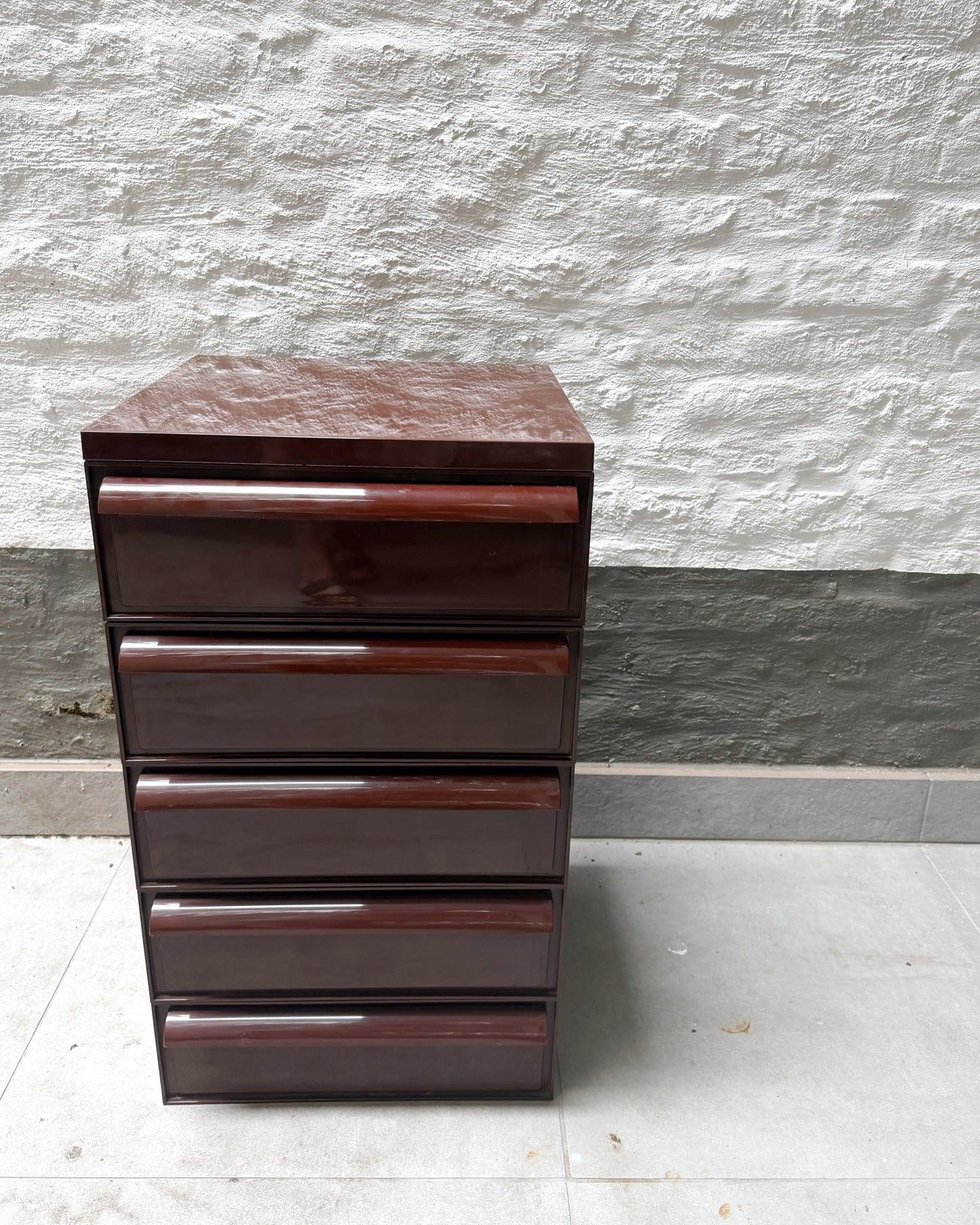 Commode 5 tiroirs brunes Simon Fussell Kartell