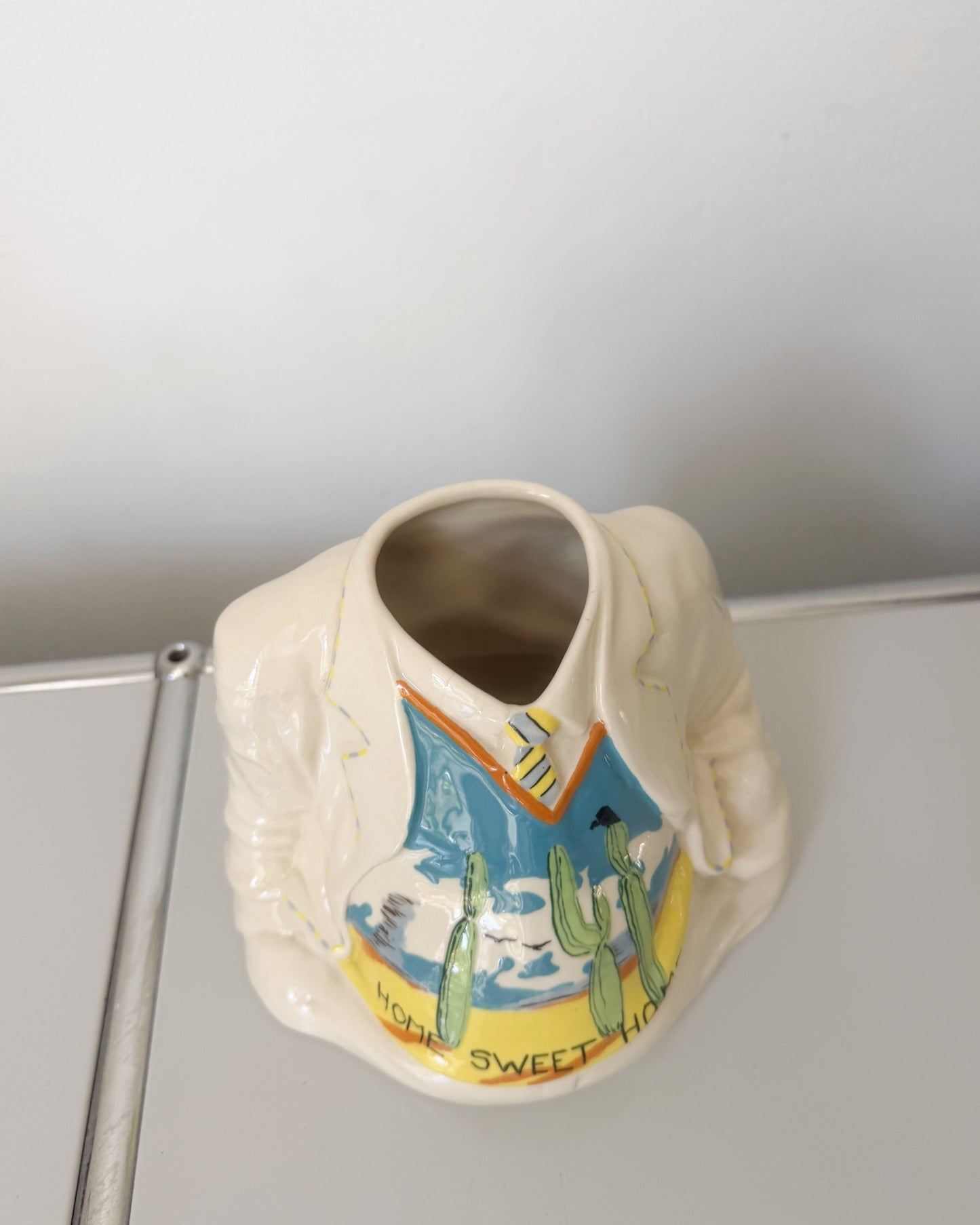 Vase numéroté de la marque Sunshine ceramics par Paul Cardew