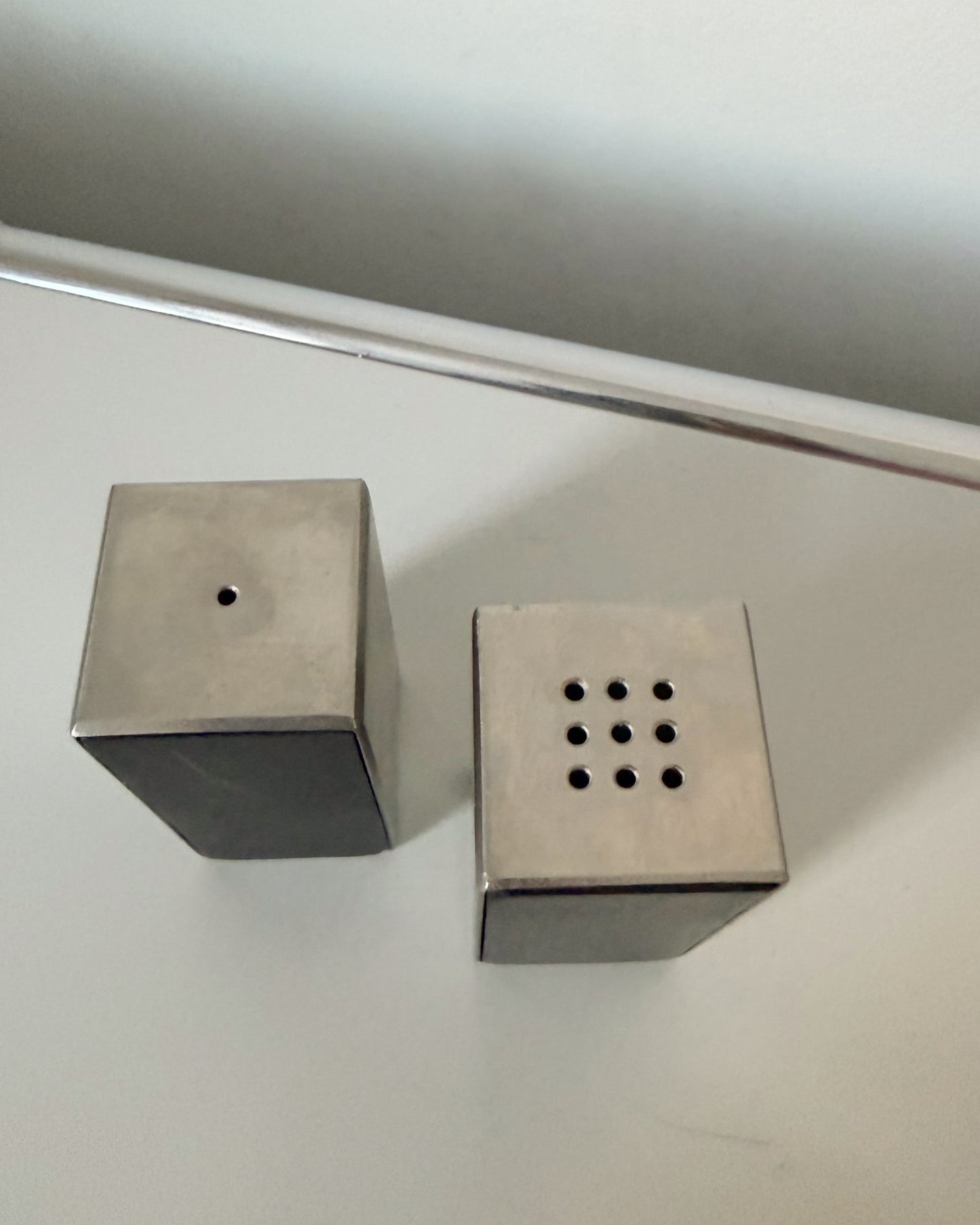Set Sel et poivre moderniste d'Amboss Neuzeughammer